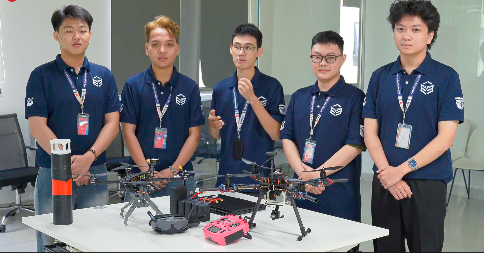 vlu-VANLANGUAV-Dai-dien-Truong-Dai-hoc-Van-Lang-dat-Giai-Khuyen-khich-tai-Cuoc-thi-Sang-tao-UAV-2025-Cup-PV-GAS-c.jpg
