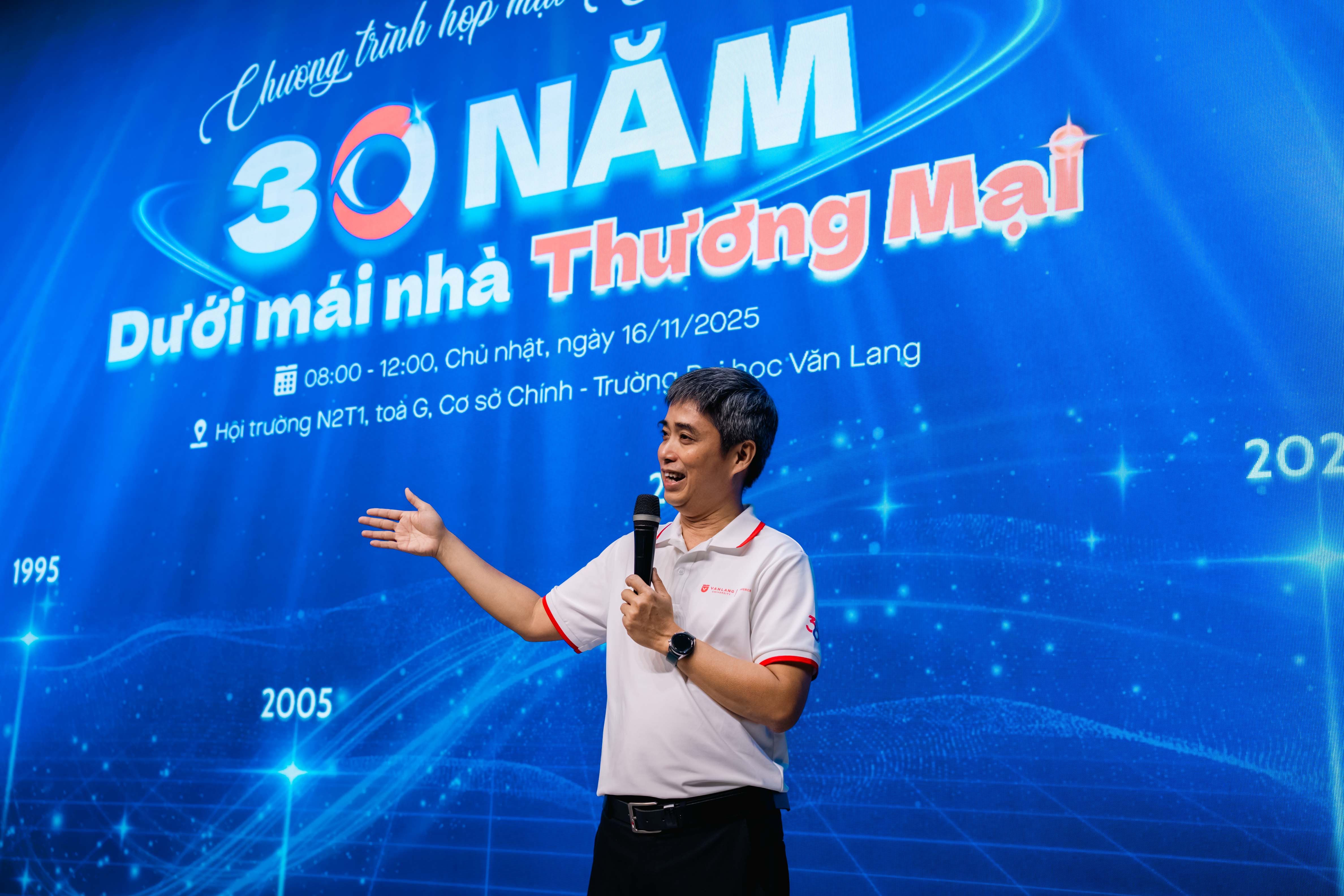 vlu-Van-Lang-30-nam-Khoa-Thuong-mai-to-chuc-hop-mat-cuu-sinh-vien-30-nam-duoi-mai-nha-Thuong-mai-b.jpg