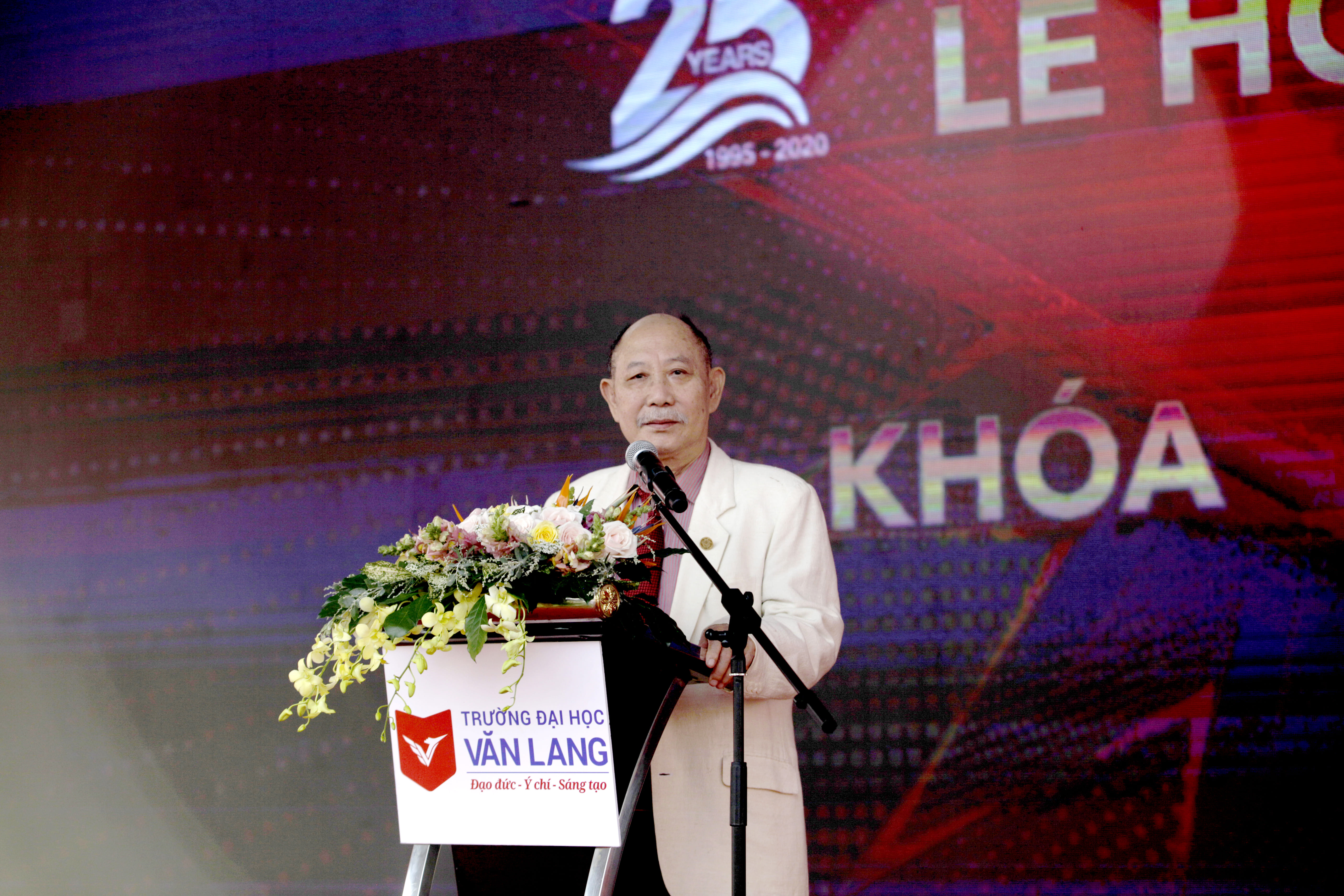 vlu-Van-Lang-30-nam-Ky-uc-va-tam-tinh-Co-mot-con-nguoi-nhu-the-c.jpg