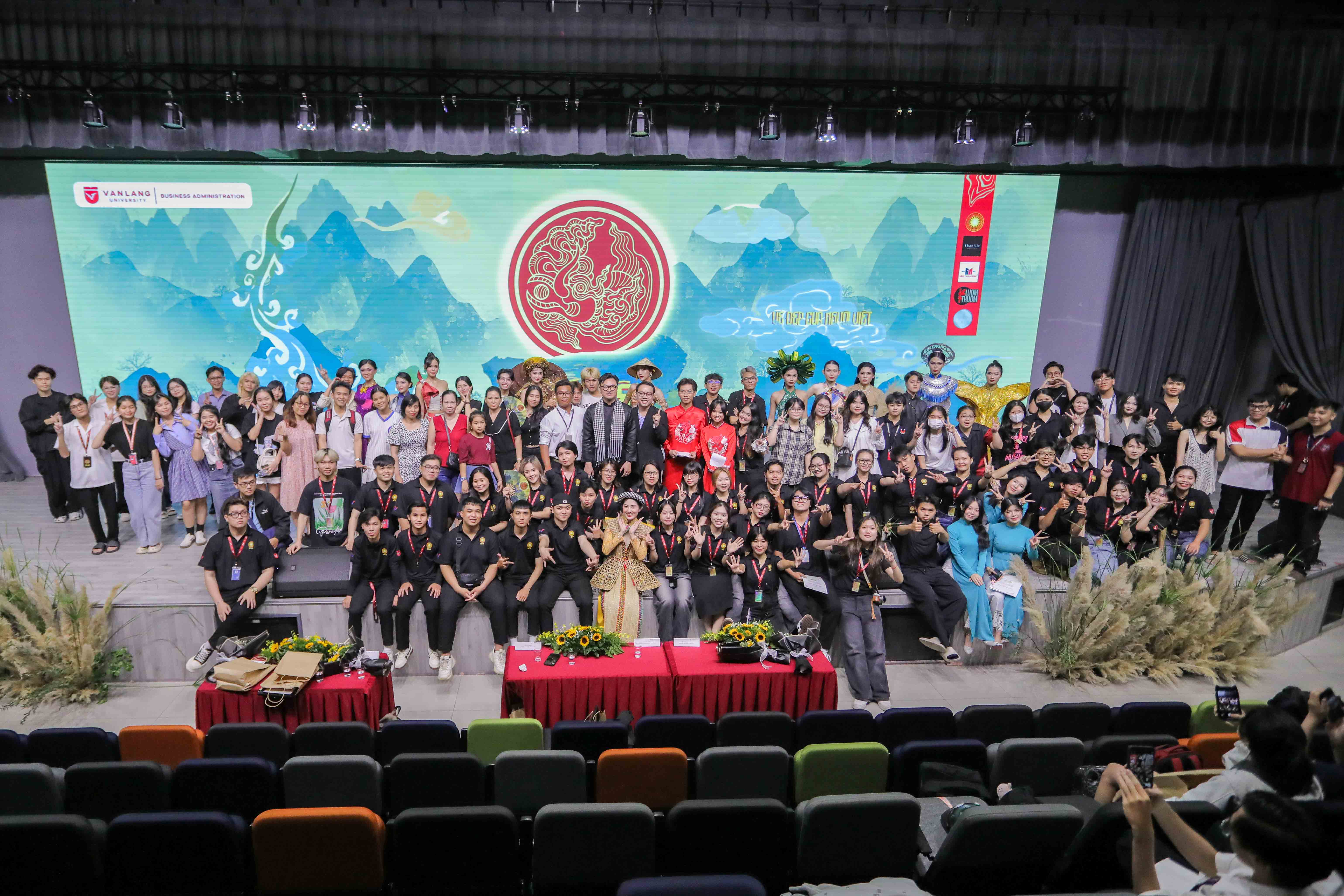 vlu-bai-thi-do-so-cua-sinh-vien-quan-tri-kinh-doanh-lan-toa-gia-tri-nhan-van-thong-qua-04-su-kien-zzzo.jpg