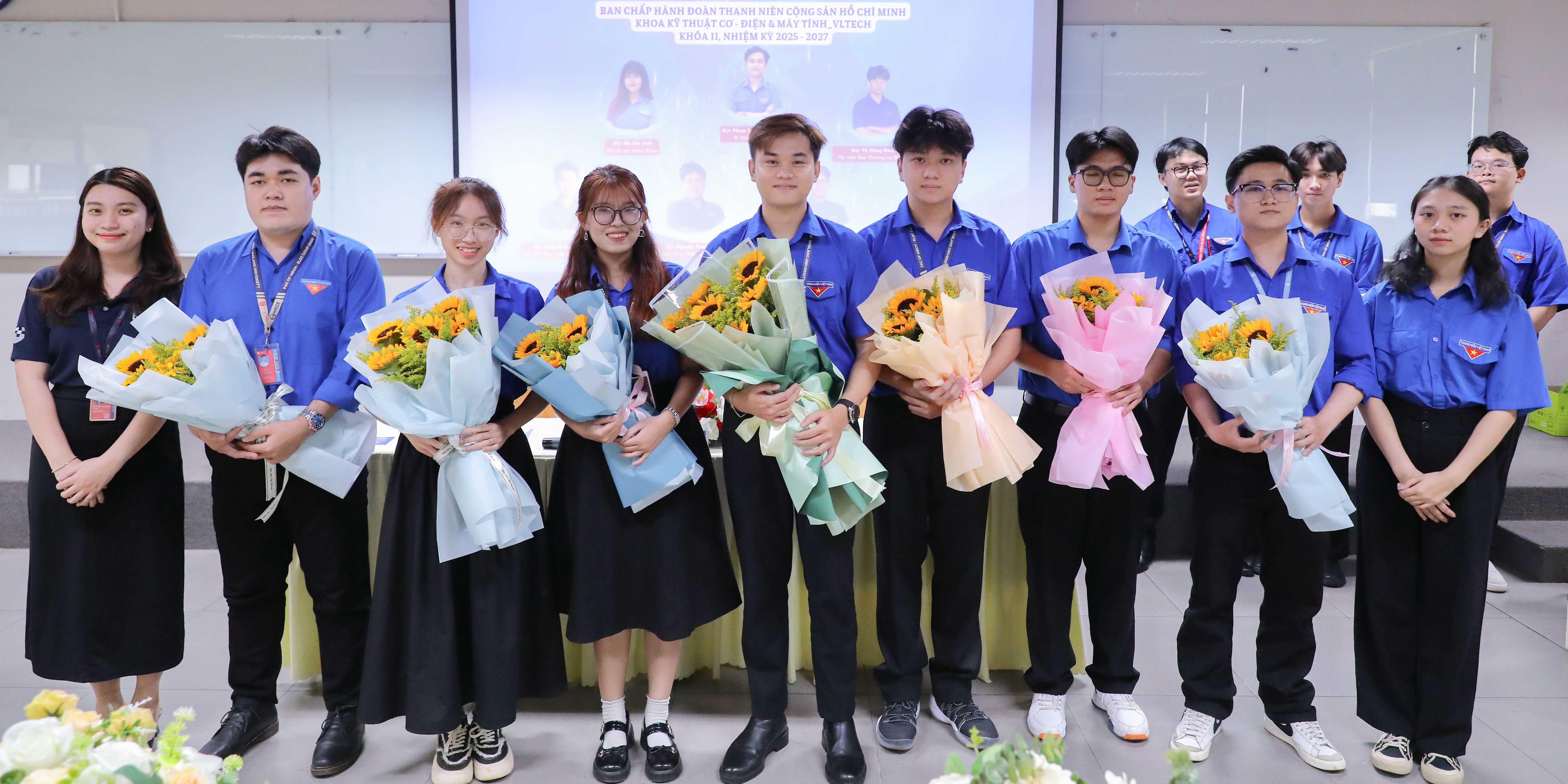 vlu-ban-chap-hanh-doan-khoa-ky-thuat-co-dien-tu-may-tinh-san-sang-cho-nhiem-ky-moi_b.JPG