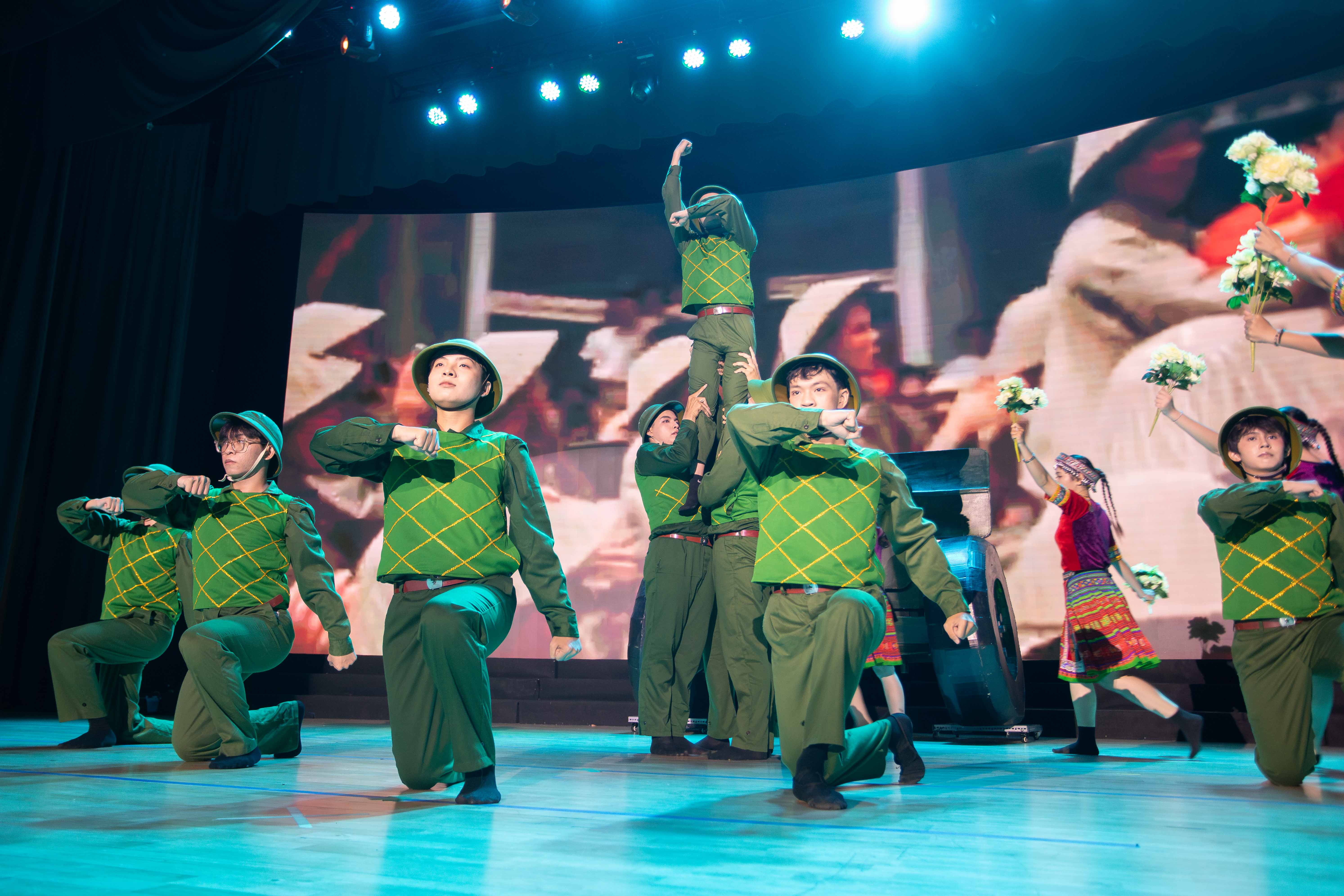vlu-bass-2025-phao-hanh-trinh-cua-tuoi-tre-gan-ket-voi-lich-su-b.jpg