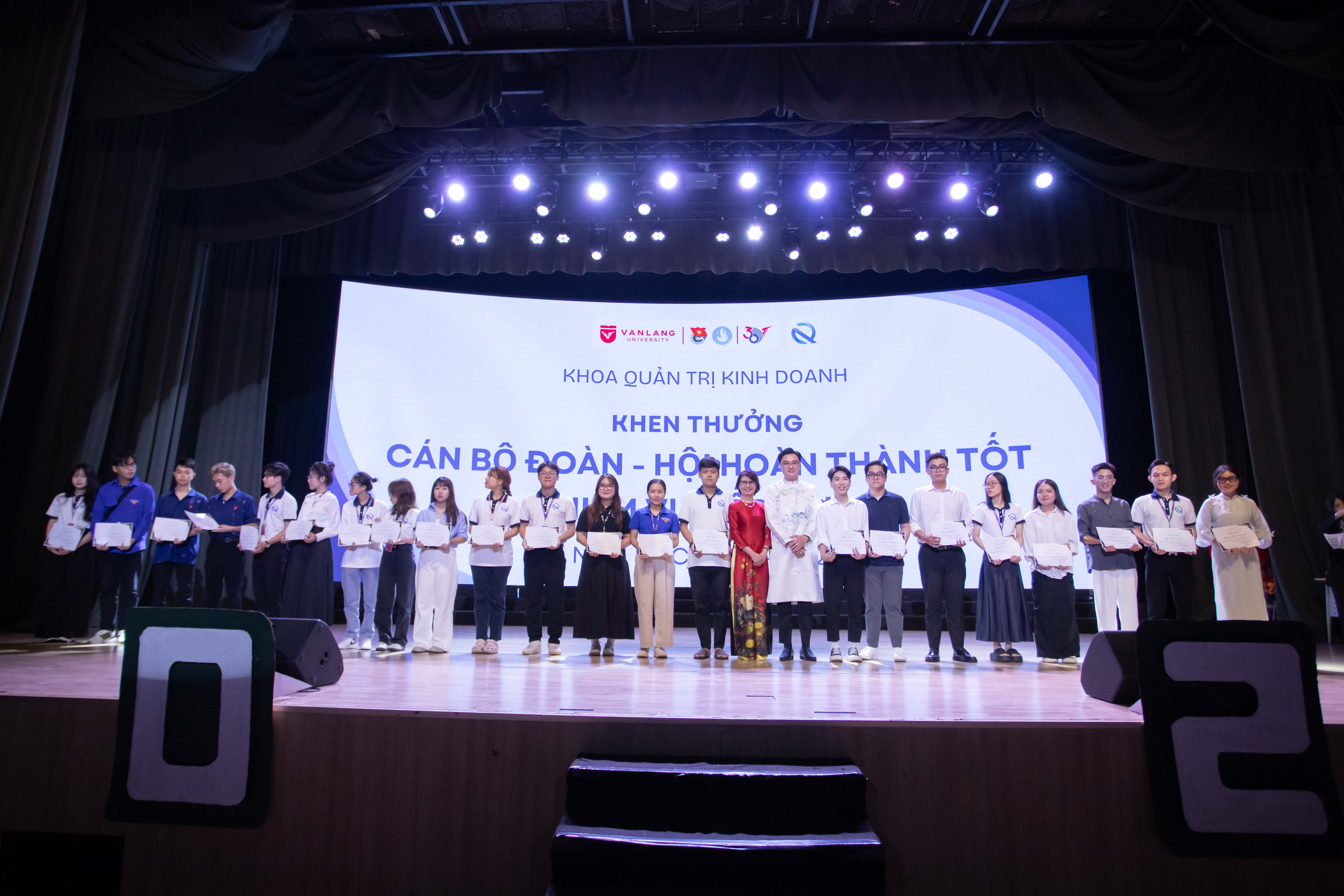 vlu-bass-2025-phao-hanh-trinh-cua-tuoi-tre-gan-ket-voi-lich-su-e.jpg