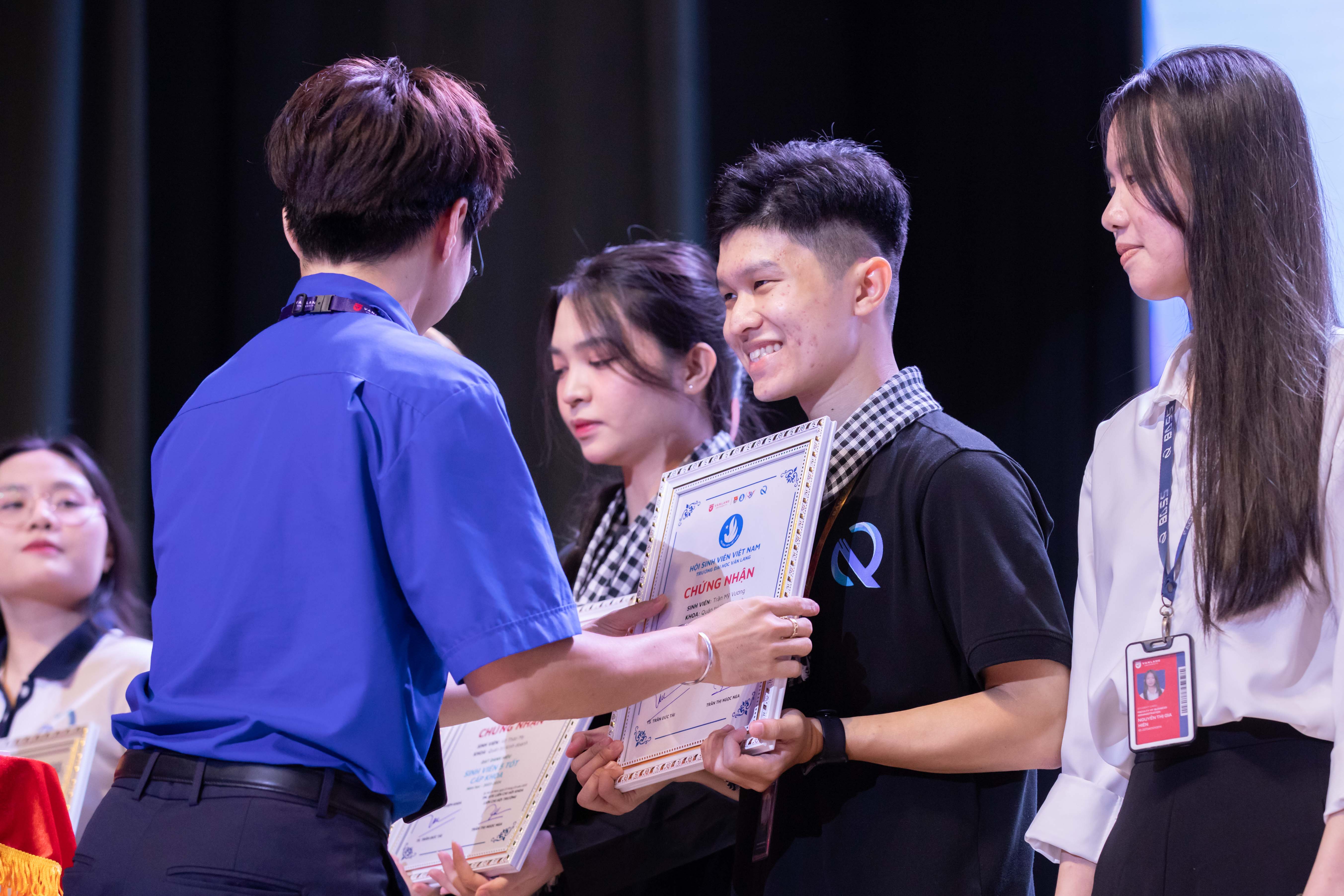 vlu-bass-2025-phao-hanh-trinh-cua-tuoi-tre-gan-ket-voi-lich-su-f.jpg
