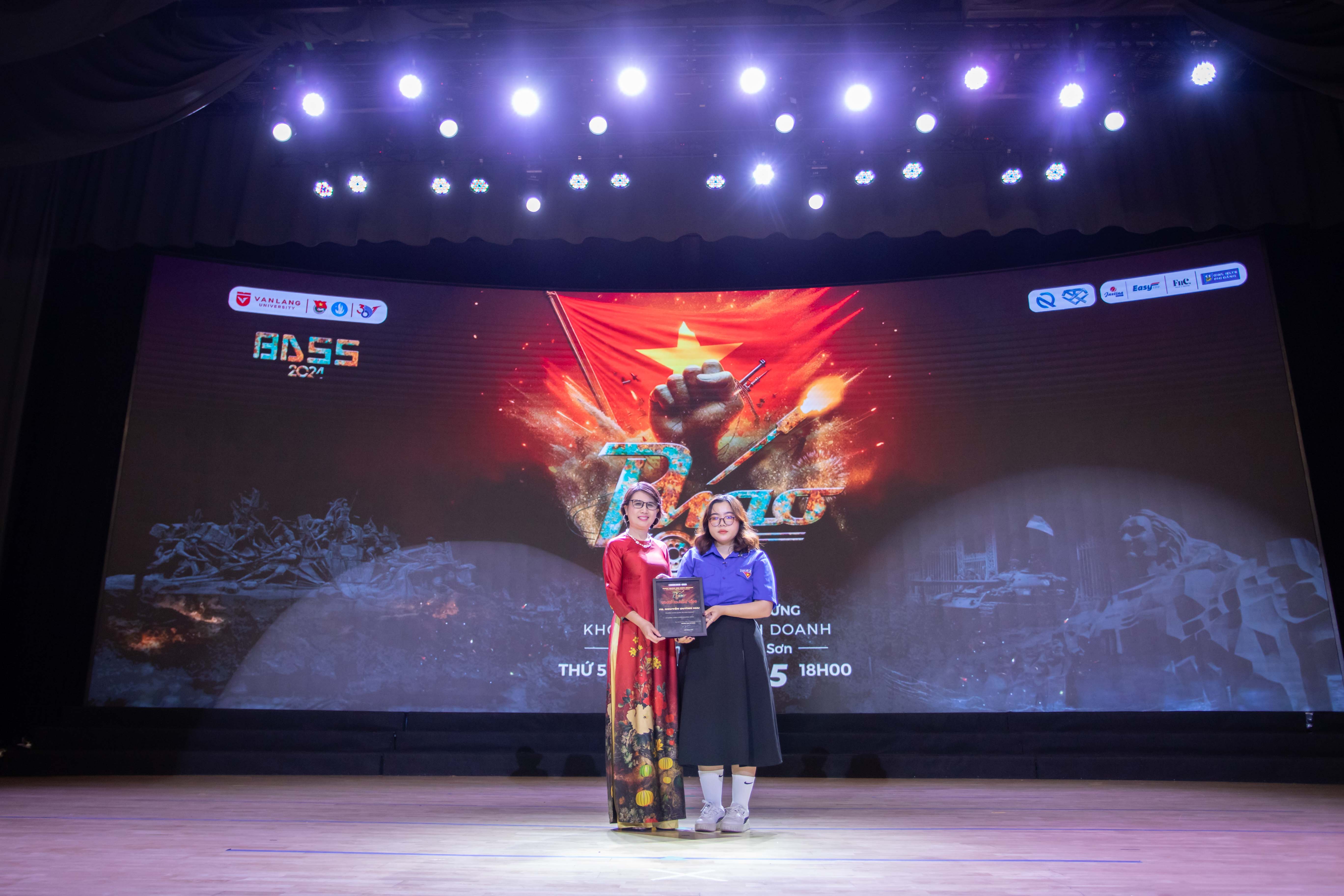 vlu-bass-2025-phao-hanh-trinh-cua-tuoi-tre-gan-ket-voi-lich-su-j.jpg