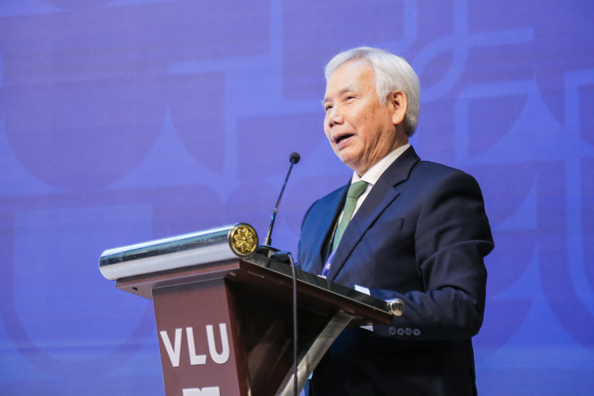 vlu-be-mac-dot-khao-sat-chinh-thuc-phuc-vu-danh-gia-ngoai-06-chuong-trinh-dao-tao-trinh-do-thac-si-va-dai-hoc-cua-truong-dai-hoc-van-lang-a.jpg