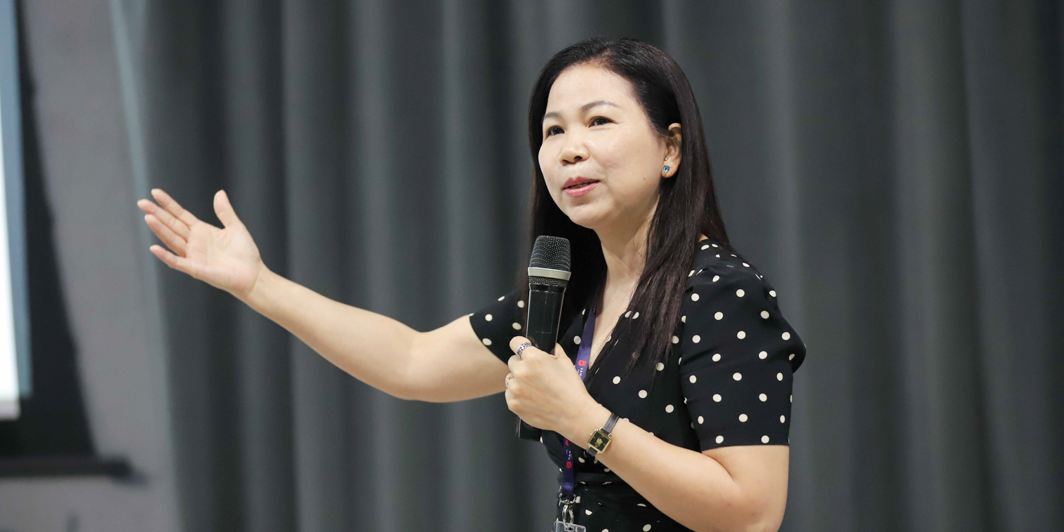 vlu-buoi-sinh-hoat-dinh-huong-chuyen-sau-va-tu-van-viec-lam-cho-sinh-vien-khoa-27-khoa-ngoai-ngu-c.jpg