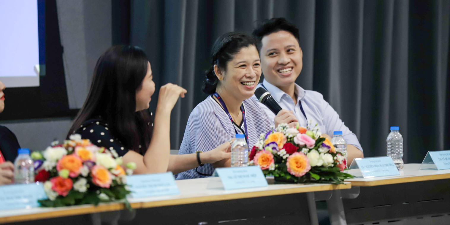 vlu-buoi-sinh-hoat-dinh-huong-chuyen-sau-va-tu-van-viec-lam-cho-sinh-vien-khoa-27-khoa-ngoai-ngu-e.jpg