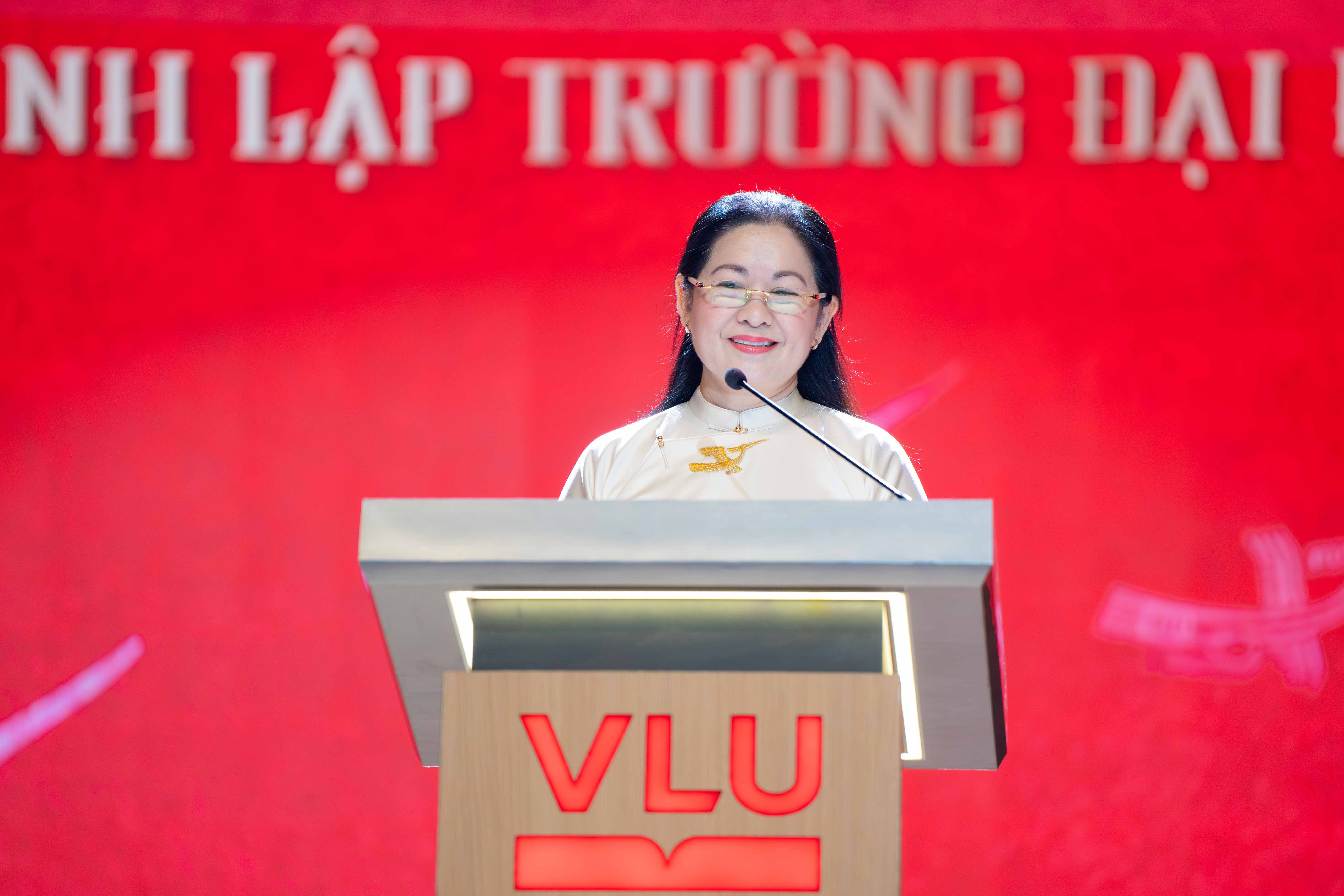 vlu-cac-the-he-van-lang-tu-te-hoi-nhap,-gin-giu-truyen-thong-va-tao-dung-tuong-lai (9).jpg