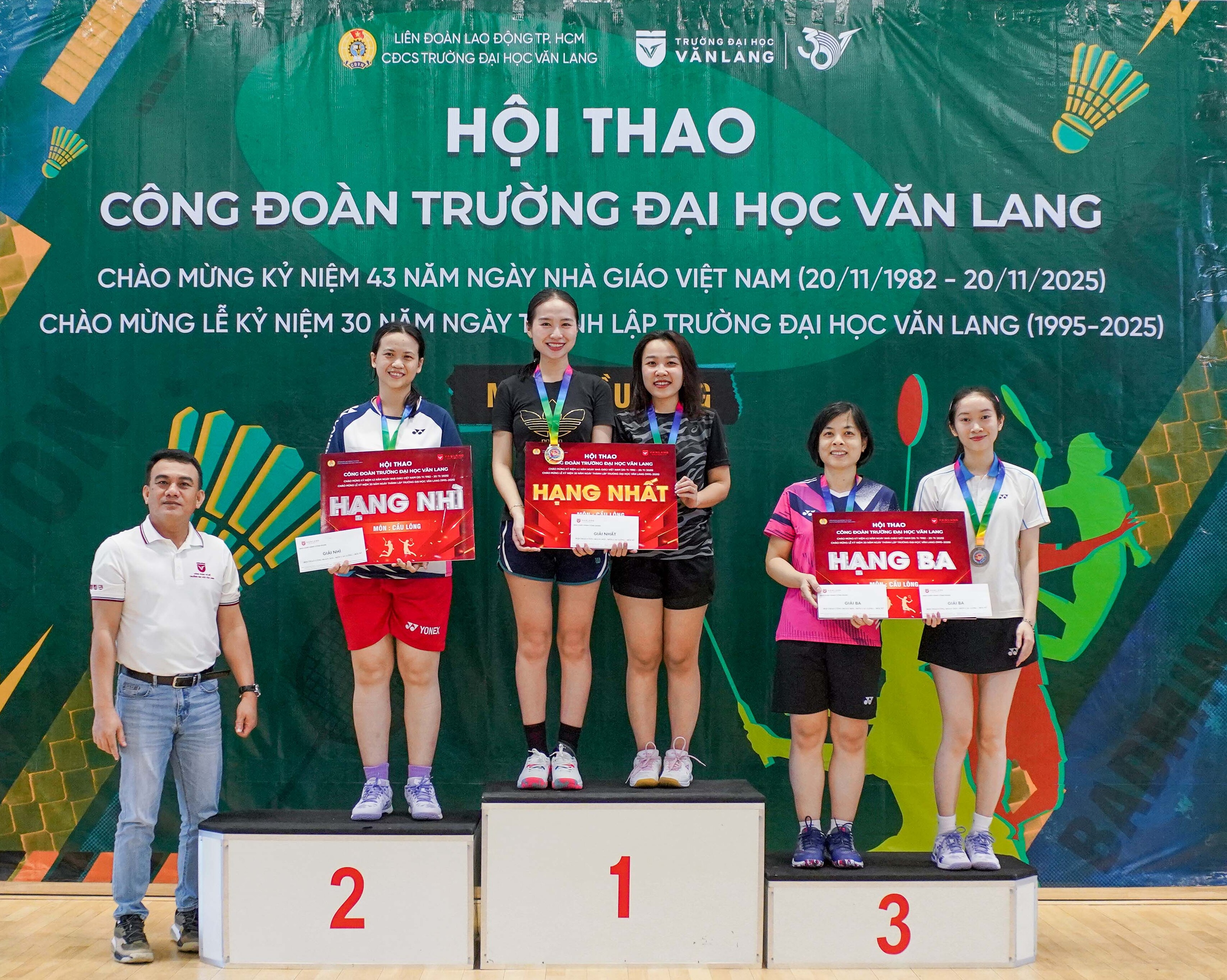 vlu-can-bo-giang-vien-van-lang-hao-hung-tham-gia-hoi-thao-cong-doan-chao-mung-ky-niem-30-nam-thanh-lap-truong-djpg.jpg