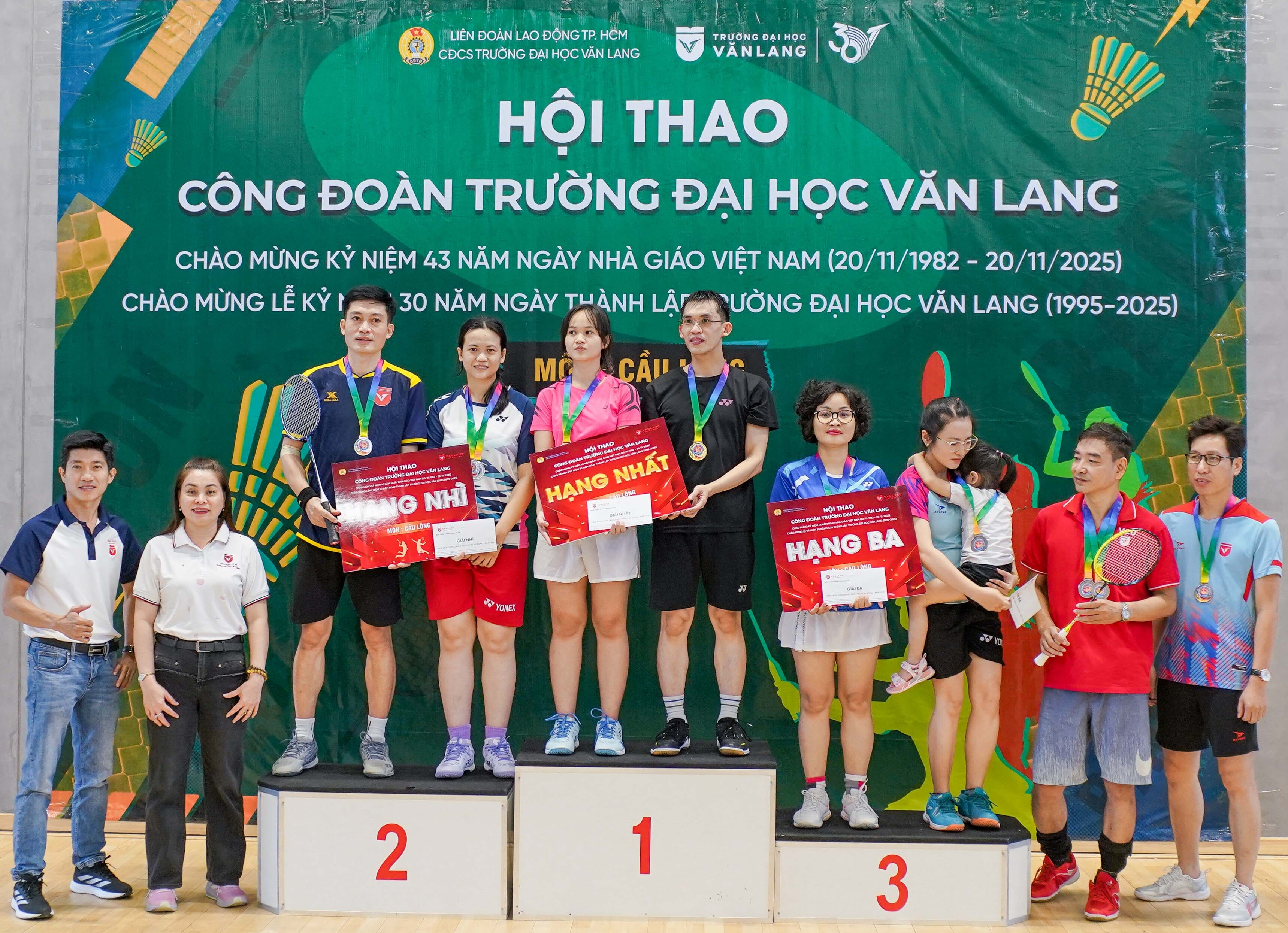 vlu-can-bo-giang-vien-van-lang-hao-hung-tham-gia-hoi-thao-cong-doan-chao-mung-ky-niem-30-nam-thanh-lap-truong-f.jpg