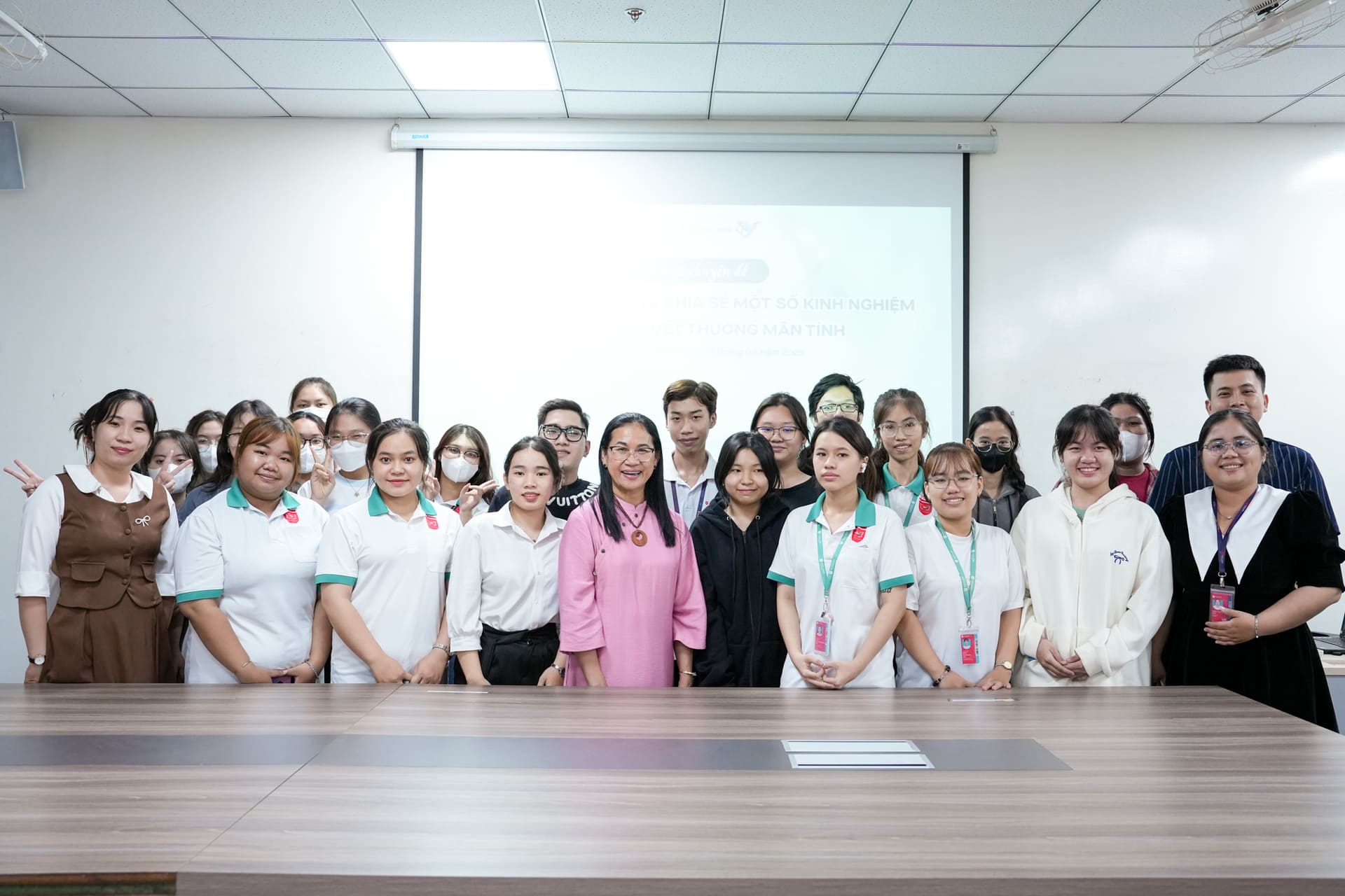 vlu-cap-nhat-kien-thuc-va-chia-se-mot-so-kinh-nghiem-ve-cham-soc-vet-thuong-man-tinh-a.jpg