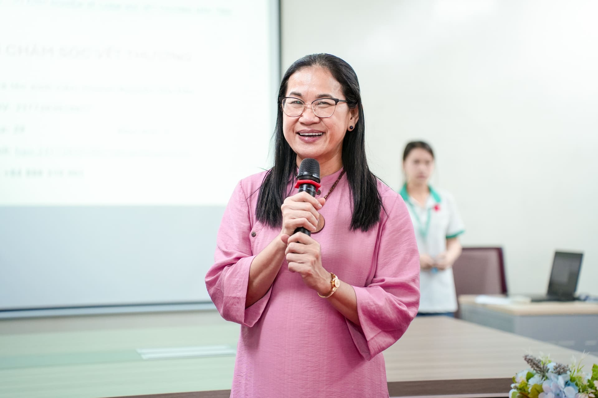 vlu-cap-nhat-kien-thuc-va-chia-se-mot-so-kinh-nghiem-ve-cham-soc-vet-thuong-man-tinh-b.jpg