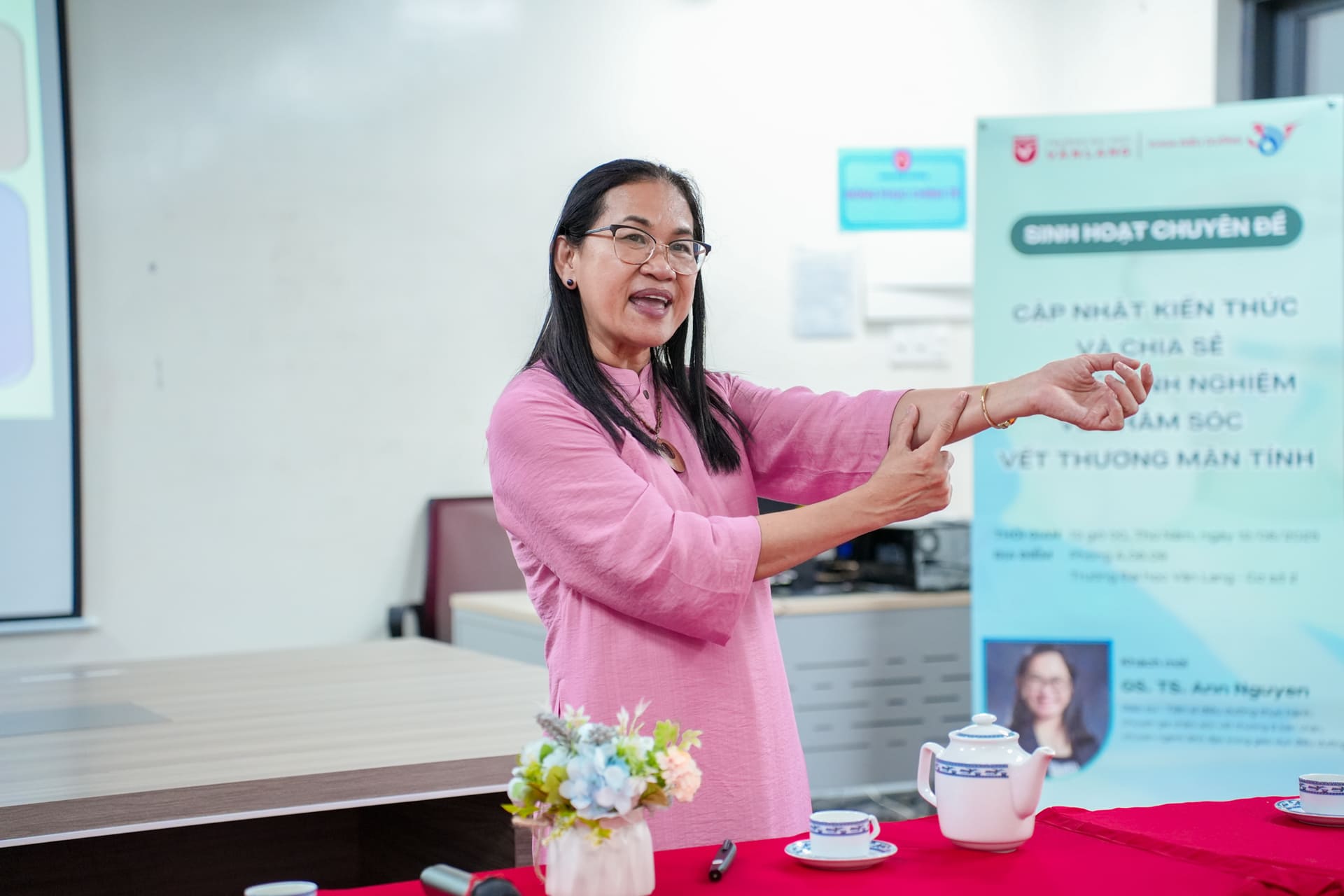 vlu-cap-nhat-kien-thuc-va-chia-se-mot-so-kinh-nghiem-ve-cham-soc-vet-thuong-man-tinh-f.jpg