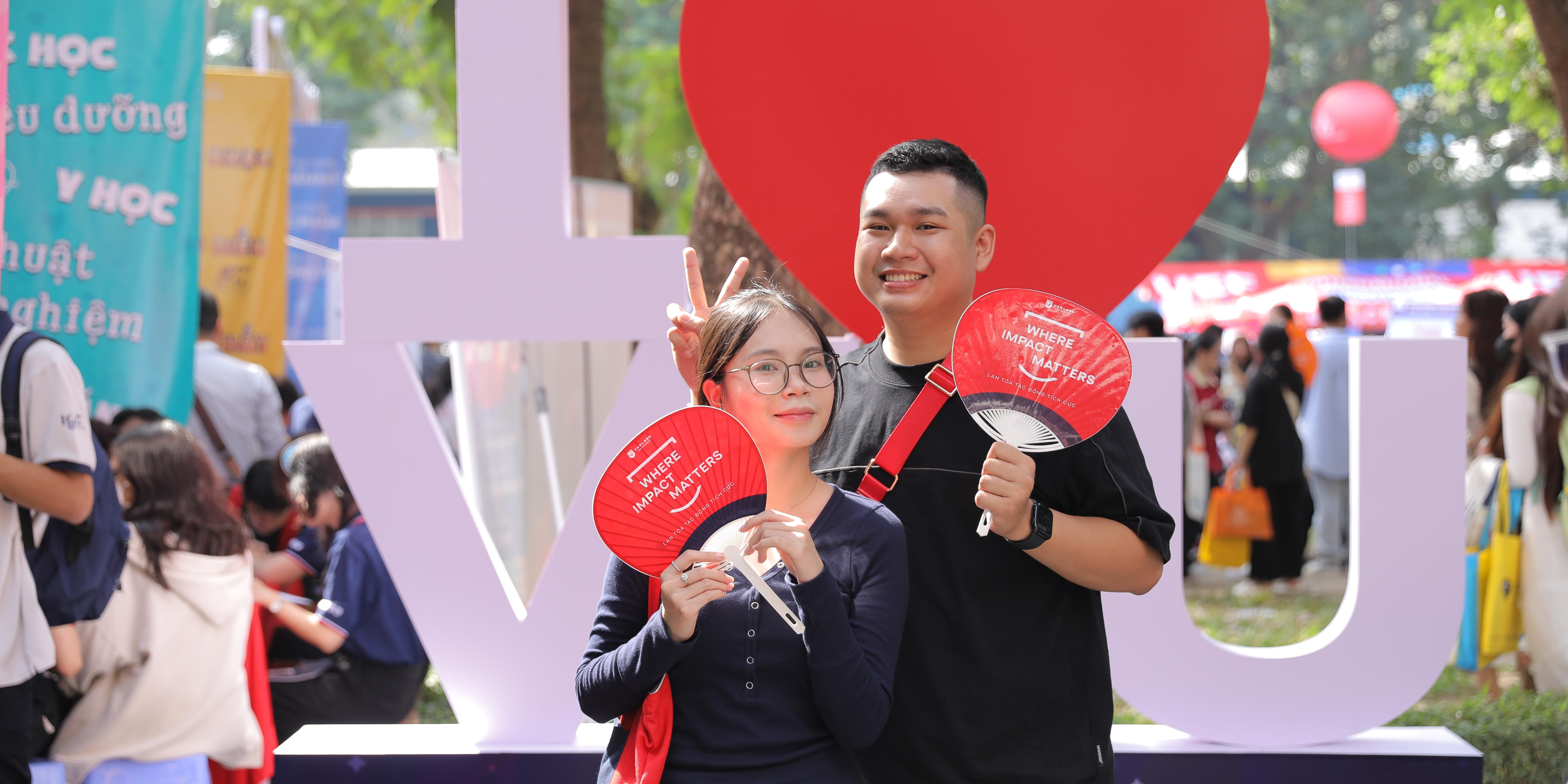 vlu-chao-don-hon-2000-hoc-sinh-thpt-tai-ngay-hoi-tu-van-huong-nghiep-2024-q.jpg