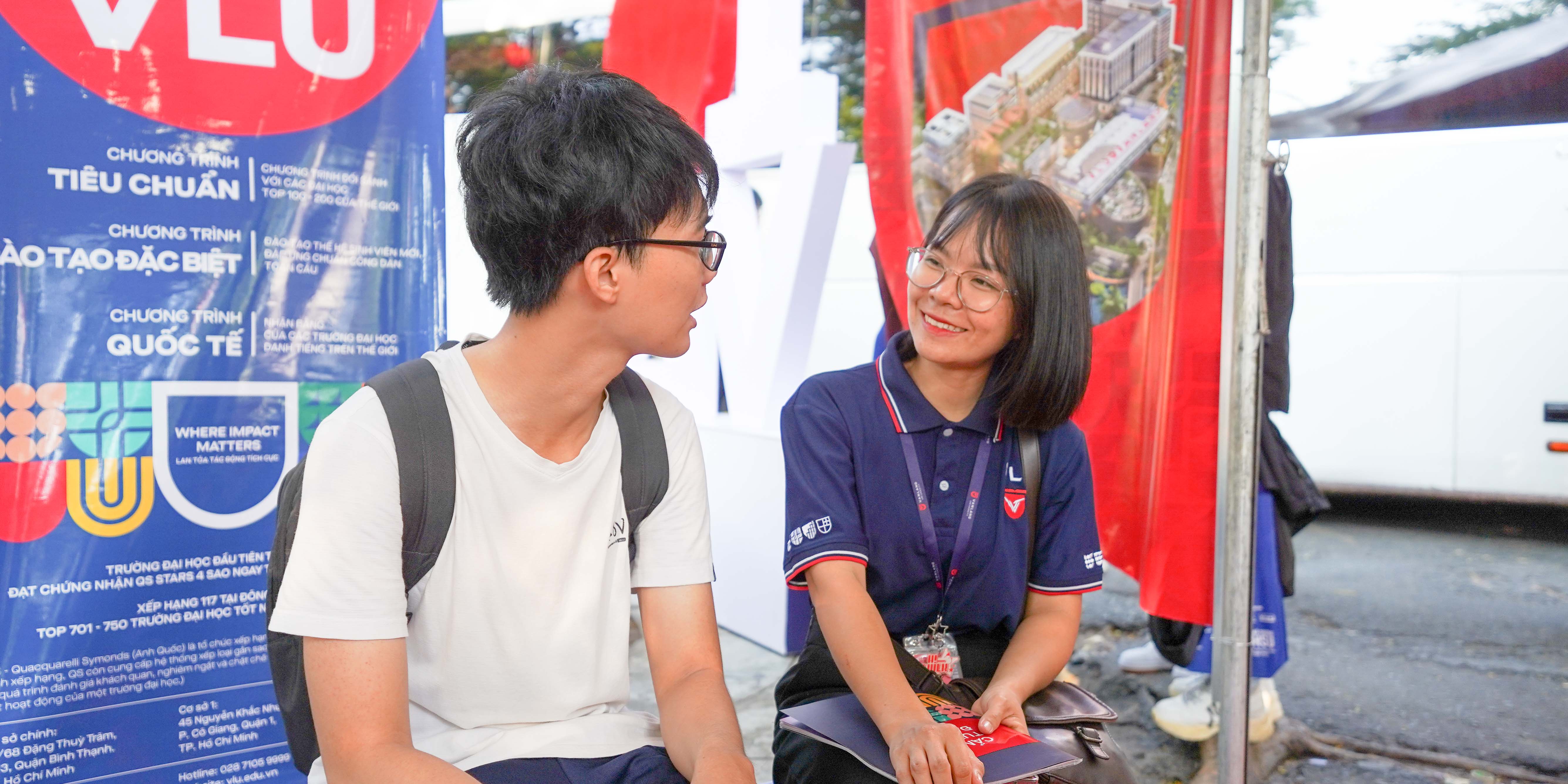 vlu-chao-don-hon-2000-hoc-sinh-thpt-tai-ngay-hoi-tu-van-huong-nghiep-2024-r.jpg