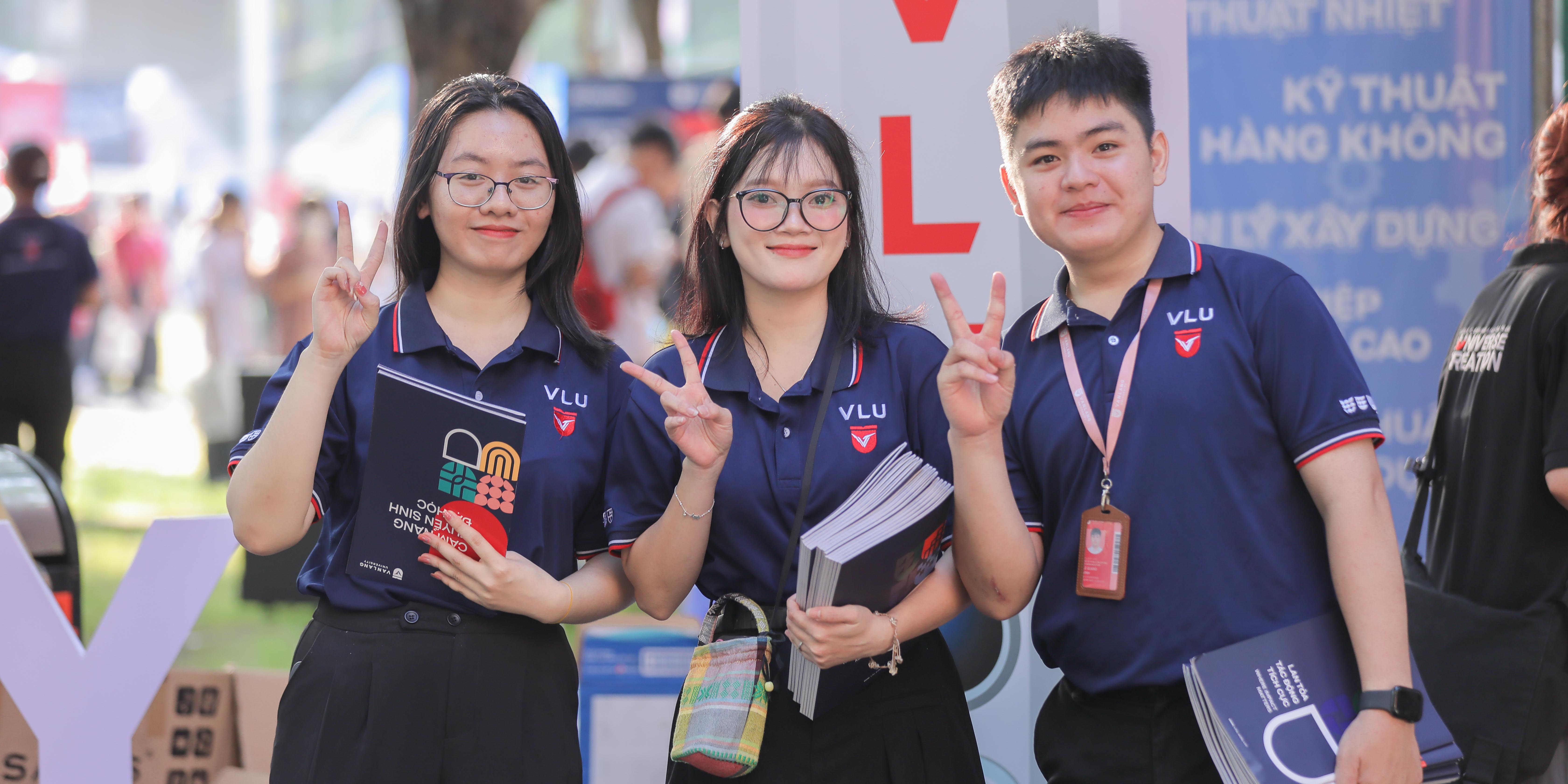vlu-chao-don-hon-2000-hoc-sinh-thpt-tai-ngay-hoi-tu-van-huong-nghiep-2024-s.jpg