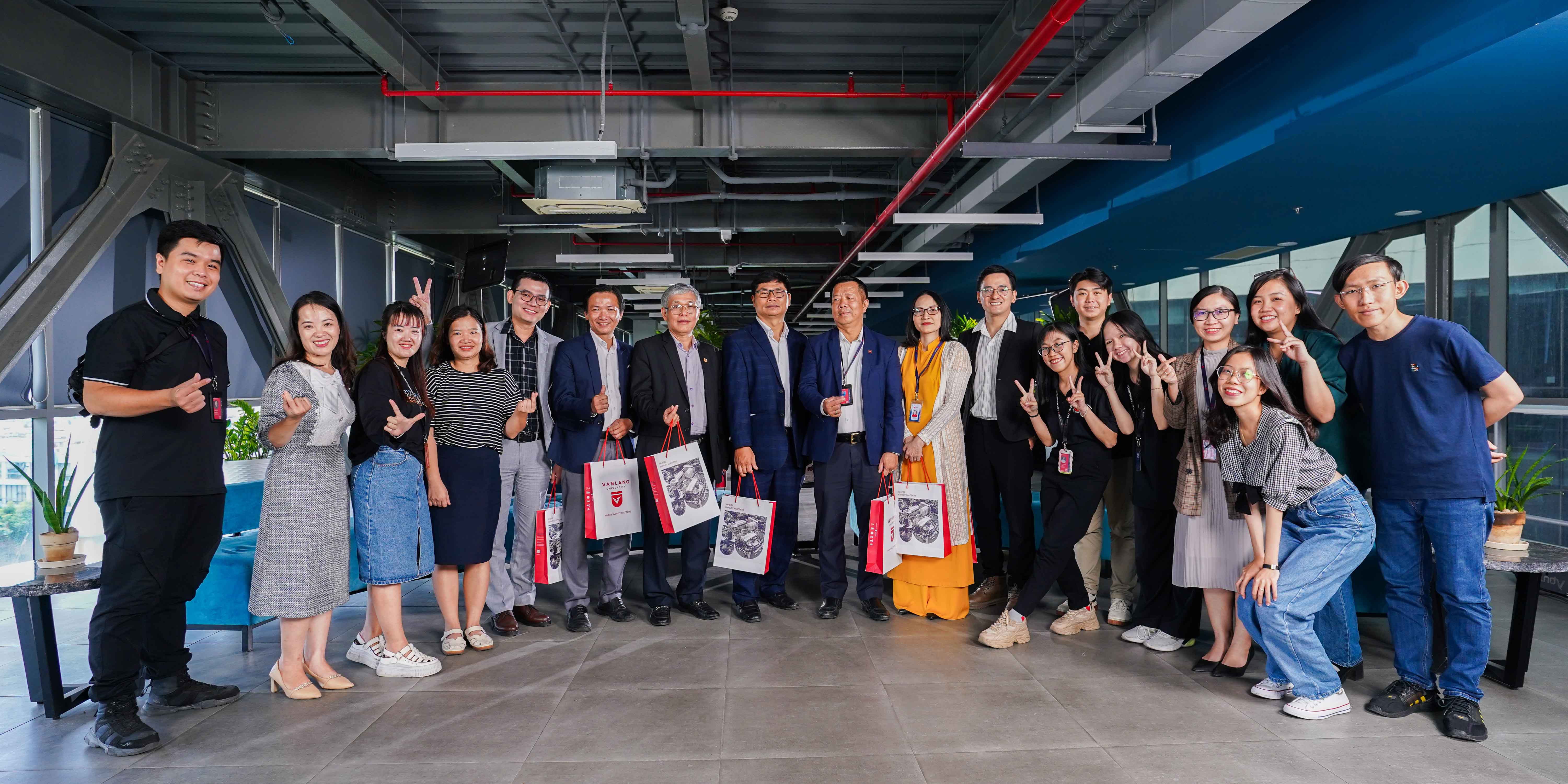 vlu-chao-don-k30-khoi-nganh-ky-thuat-cong-nghe_-“welcome-to-vltech-empower-your-future”-k.jpg