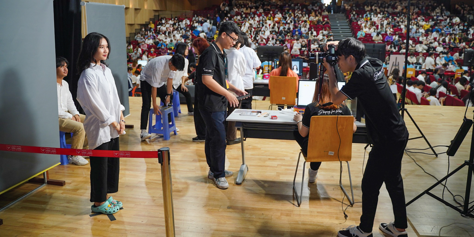 vlu-chao-don-luu-hoc-sinh-lao-campuchia-nhap-hoc-c.jpg