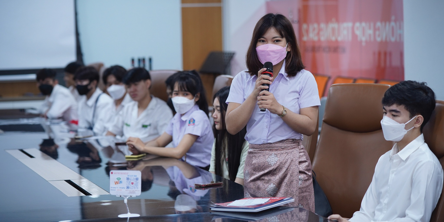vlu-chao-don-luu-hoc-sinh-lao-campuchia-nhap-hoc-d.jpg