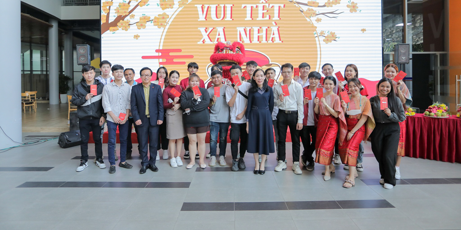 vlu-chao-don-luu-hoc-sinh-lao-campuchia-nhap-hoc-e.jpg