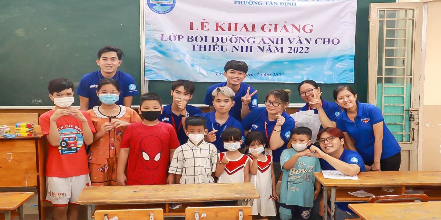 vlu-chien-si-mua-he-xanh-day-tieng-anh-mien-phi-cho-tre-em-a.jpg
