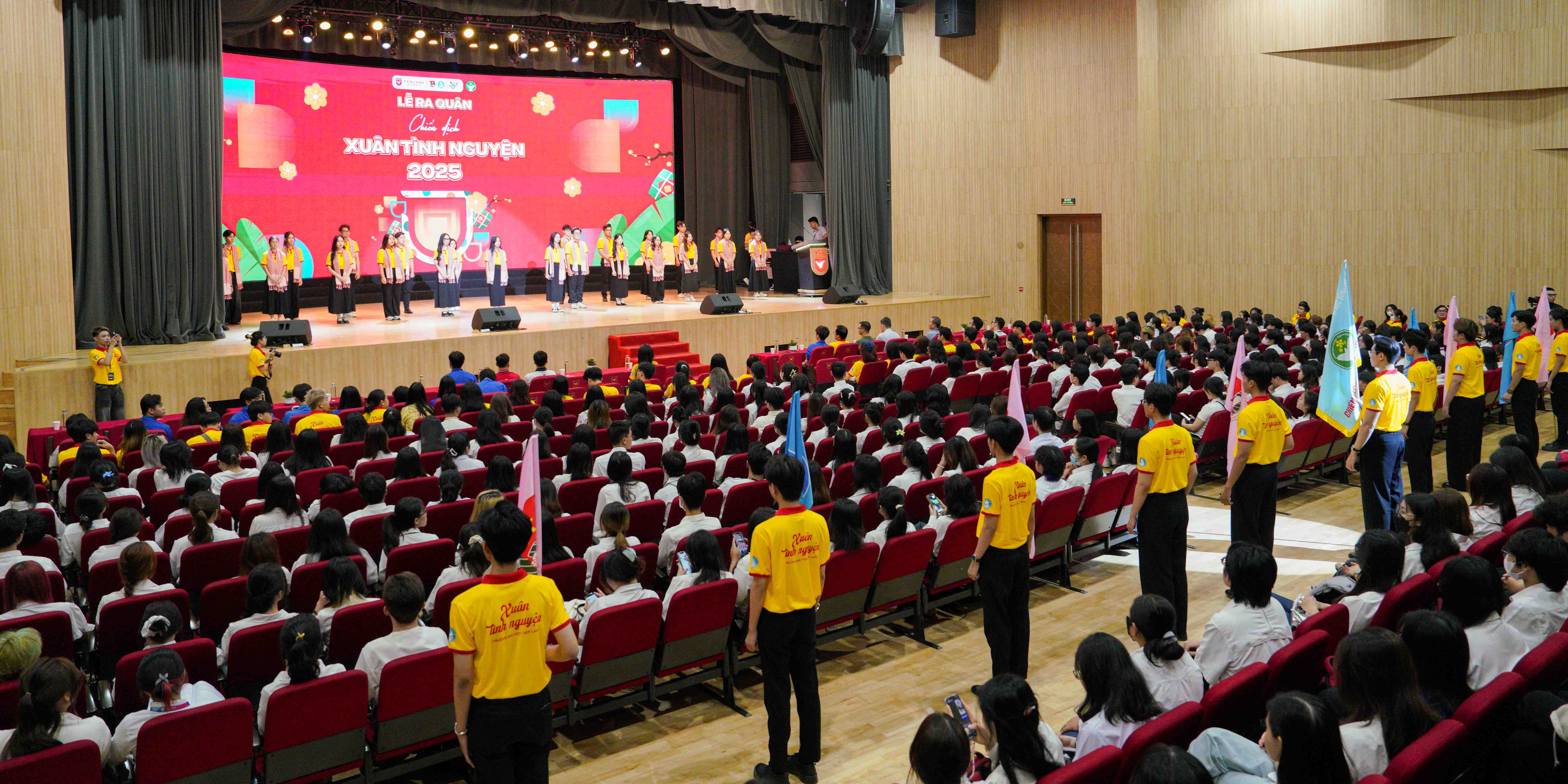 vlu-chien-si-van-lang-hao-hung-ra-quan-chien-dich-xuan-tinh-nguyen-2025-b.jpg