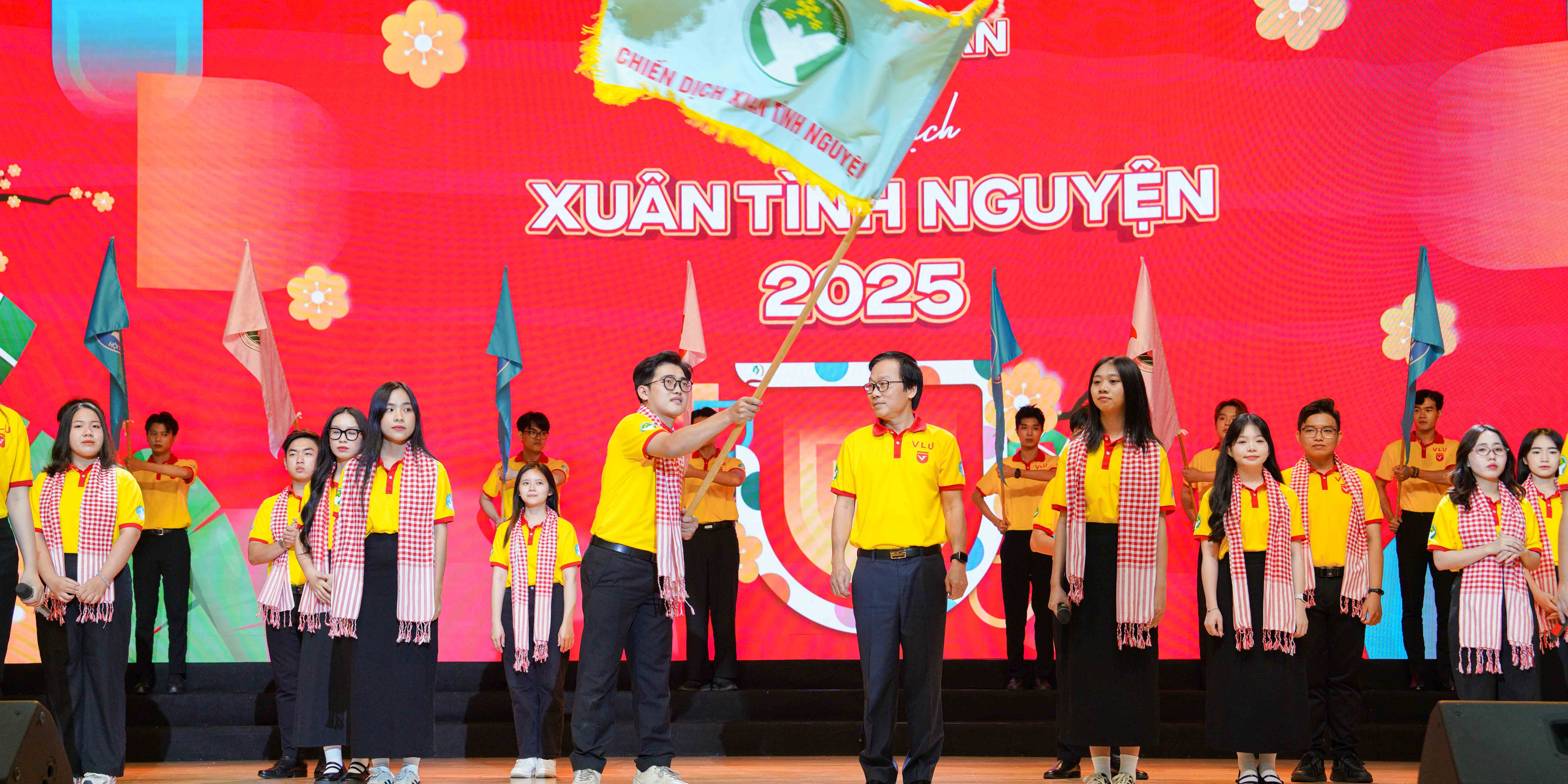 vlu-chien-si-van-lang-hao-hung-ra-quan-chien-dich-xuan-tinh-nguyen-2025-c.jpg