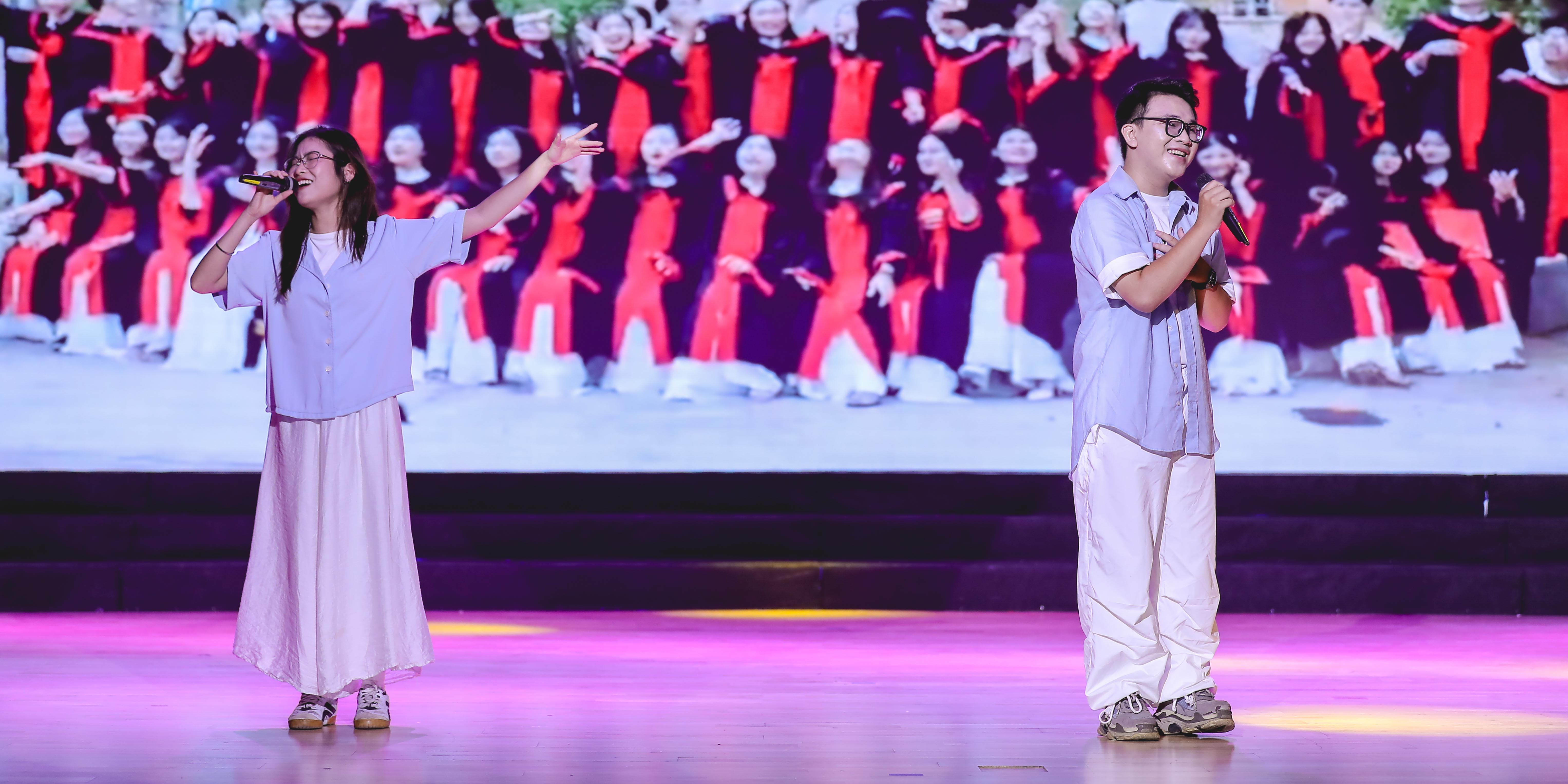 vlu-choong-chuong-trinh-chao-don-tan-sinh-vien-khoa-29-khoa-du-lich-g.jpg