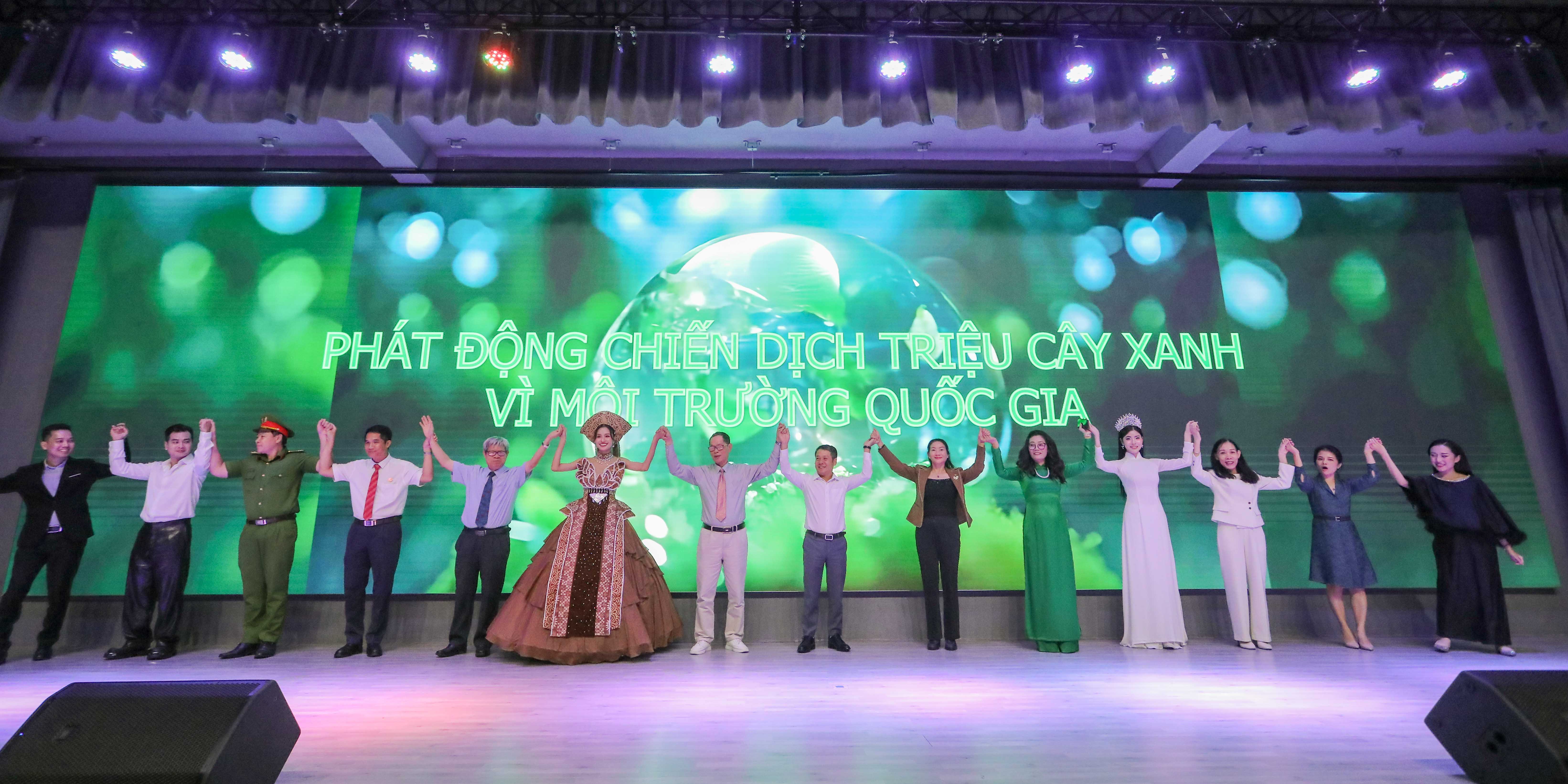 vlu-chung-tay-phat-dong-chien-dich-trieu-cay-xanh-vi-moi-truong-quoc-gia-c.jpg
