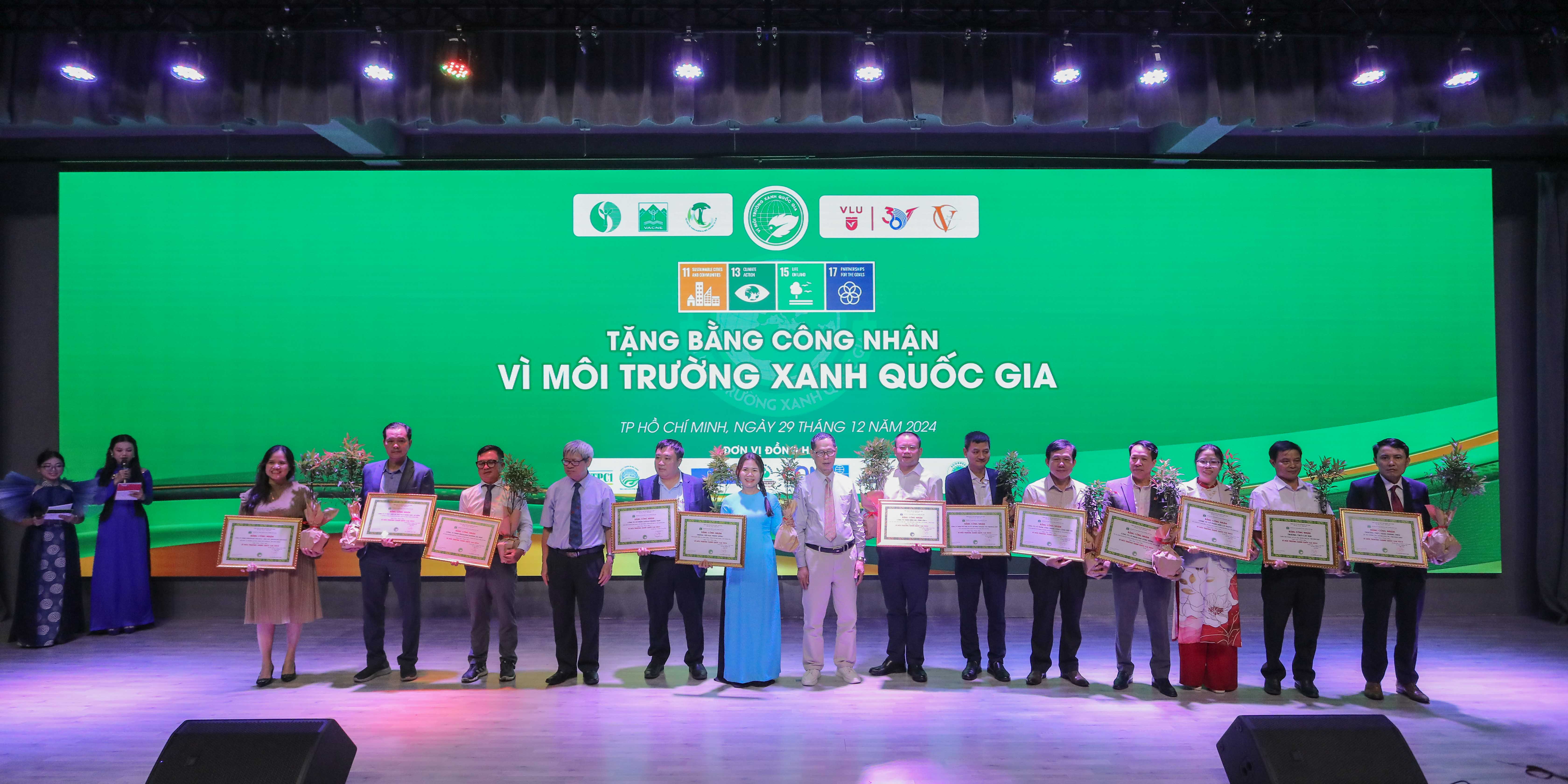 vlu-chung-tay-phat-dong-chien-dich-trieu-cay-xanh-vi-moi-truong-quoc-gia-e.jpg