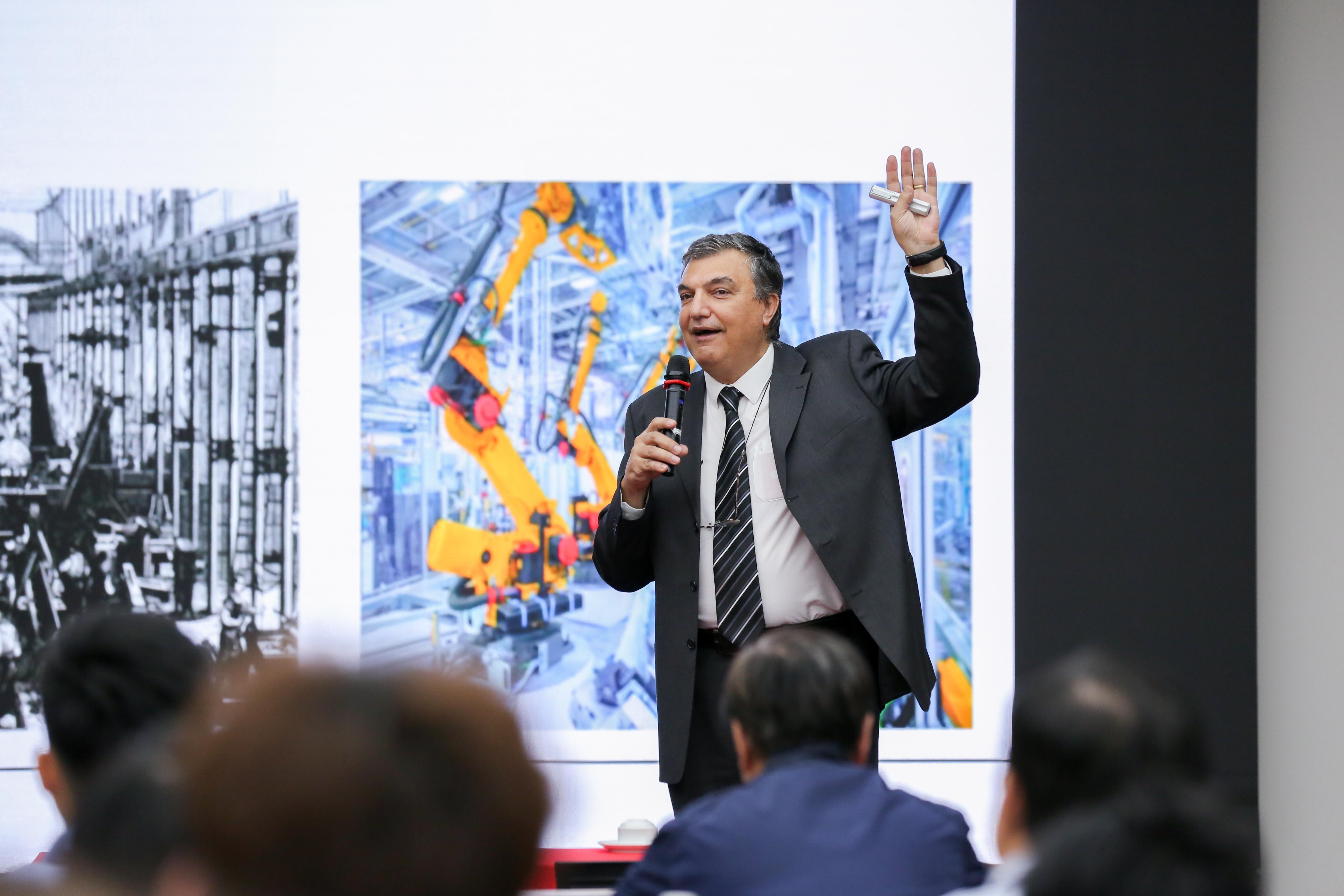 vlu-chuoi-hoi-thao-transformative-technologies_a.jpg