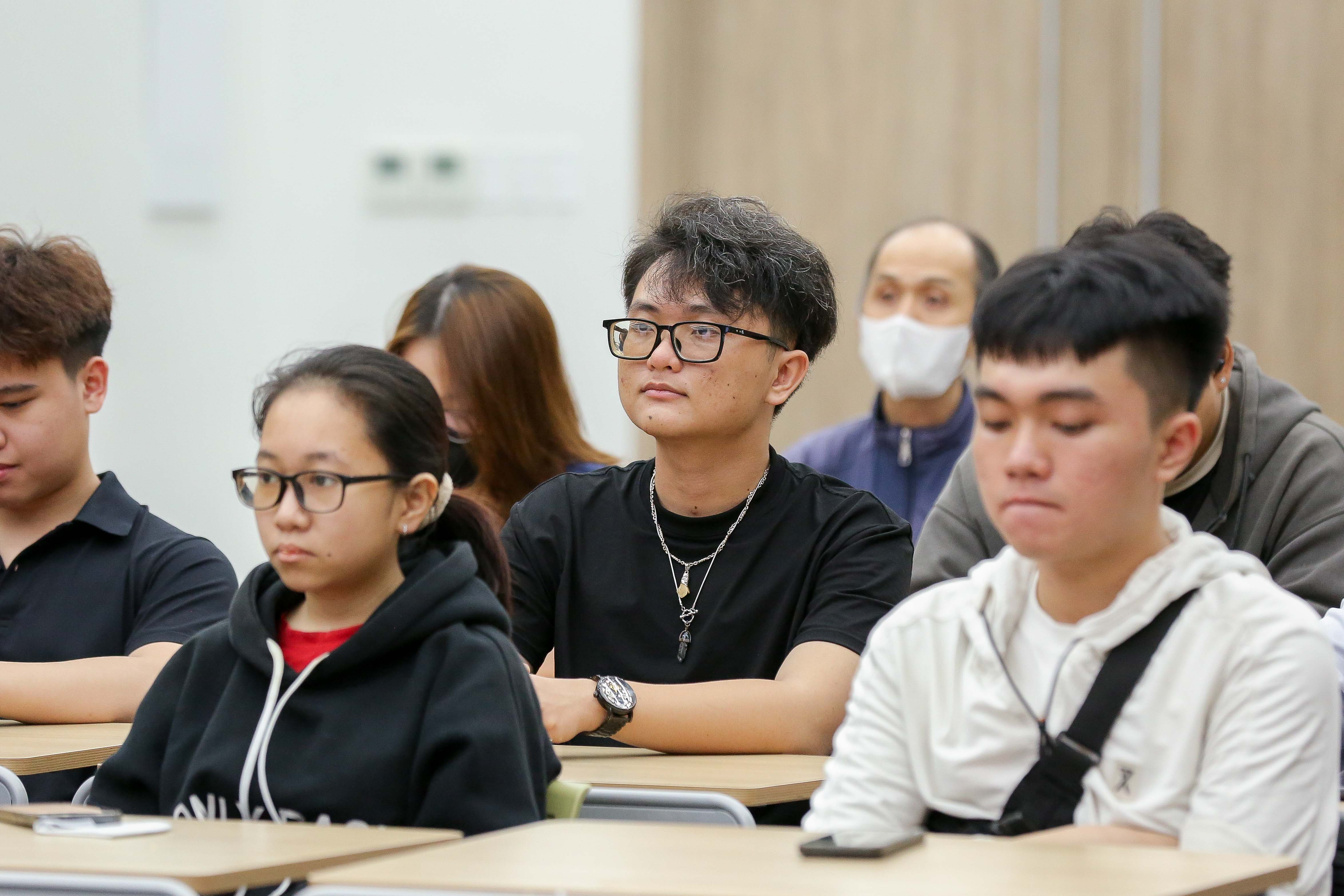 vlu-chuoi-hoi-thao-transformative-technologies_b.jpg