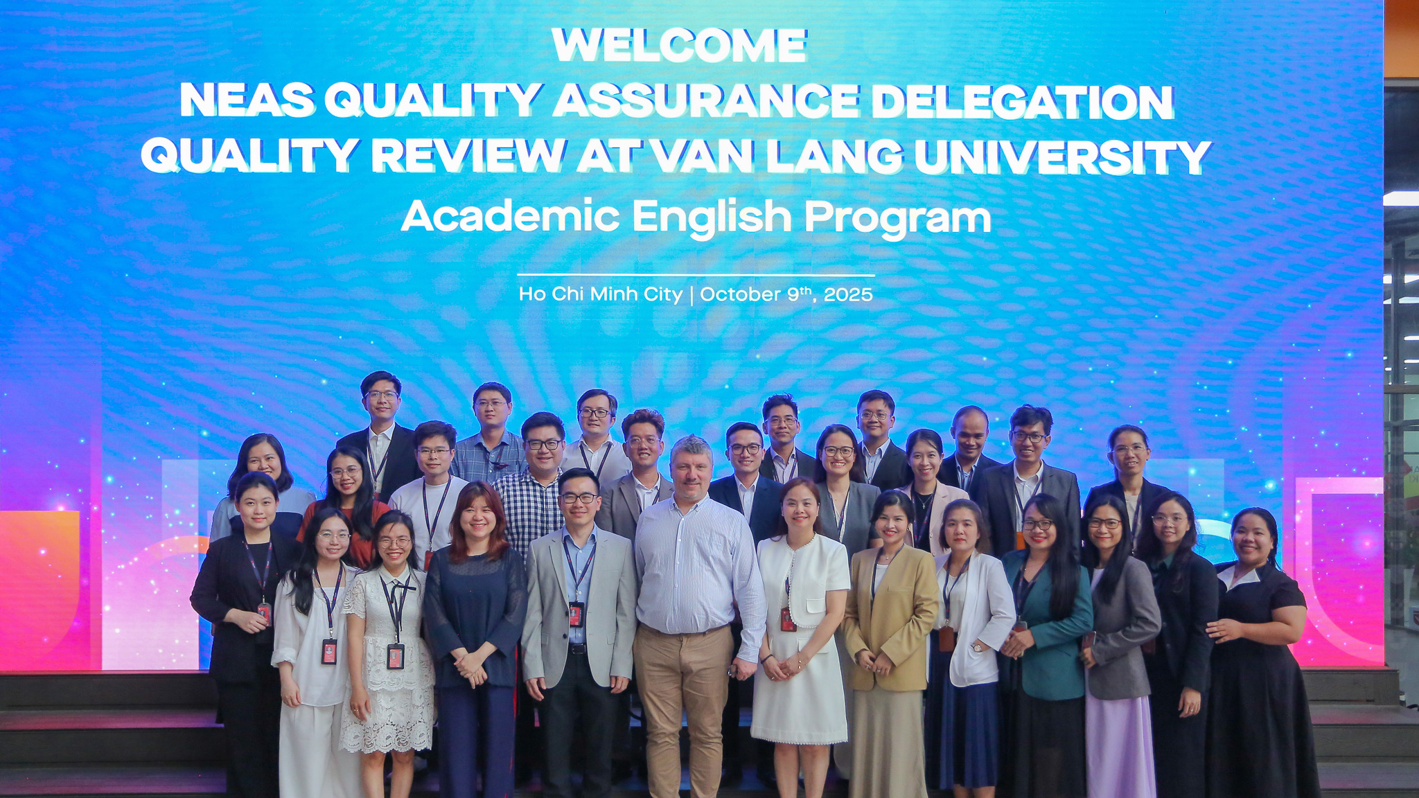 vlu-chuong-trinh-anh-van-tong-quat-cua-truong-dai-hoc-van-lang-dat-chung-nhan-chat-luong-neas-(uc)-c.jpg