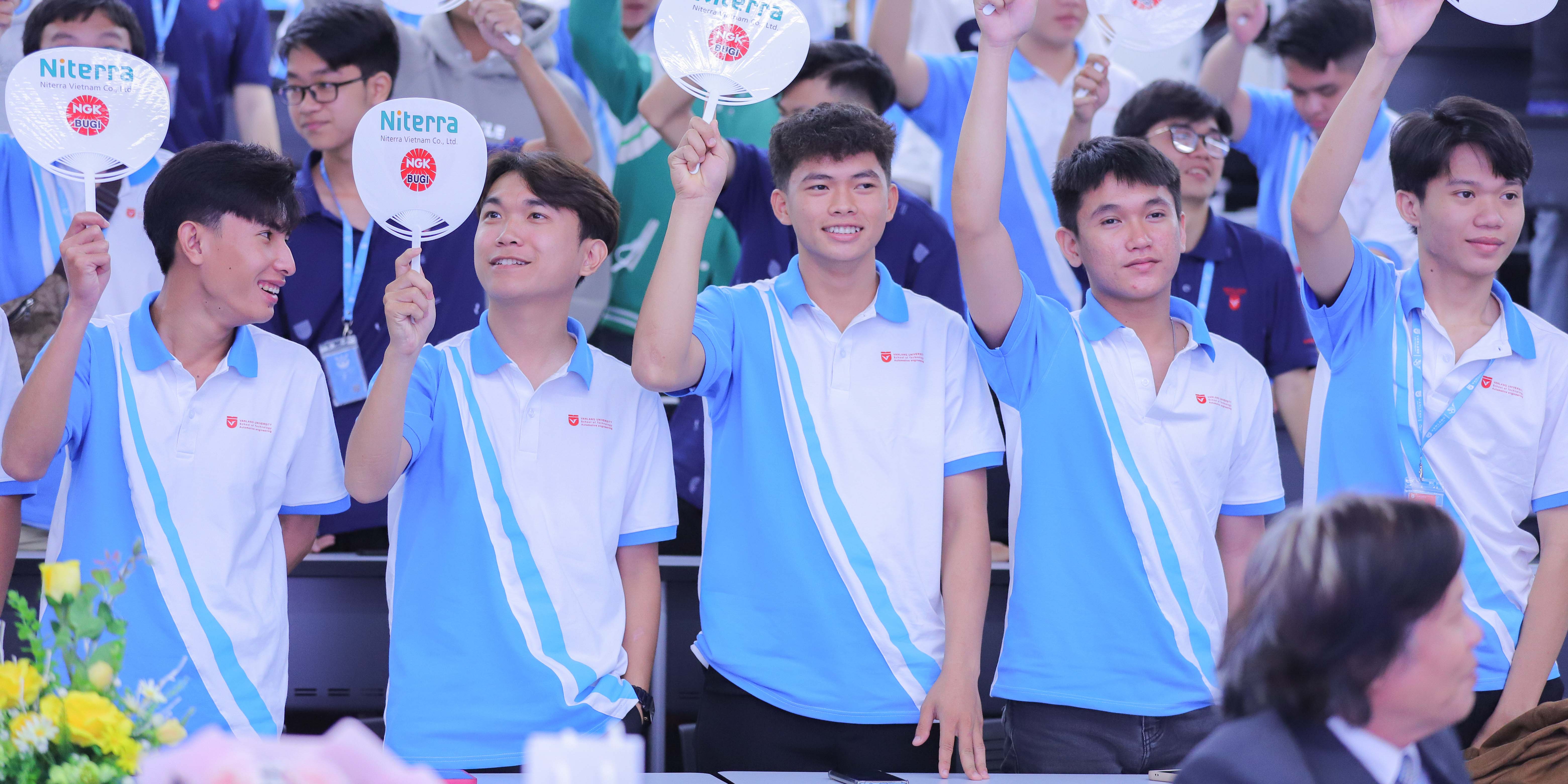 vlu-chuong-trinh-chao-don-k30-khoa-ky-thuat-o-to-d.jpg