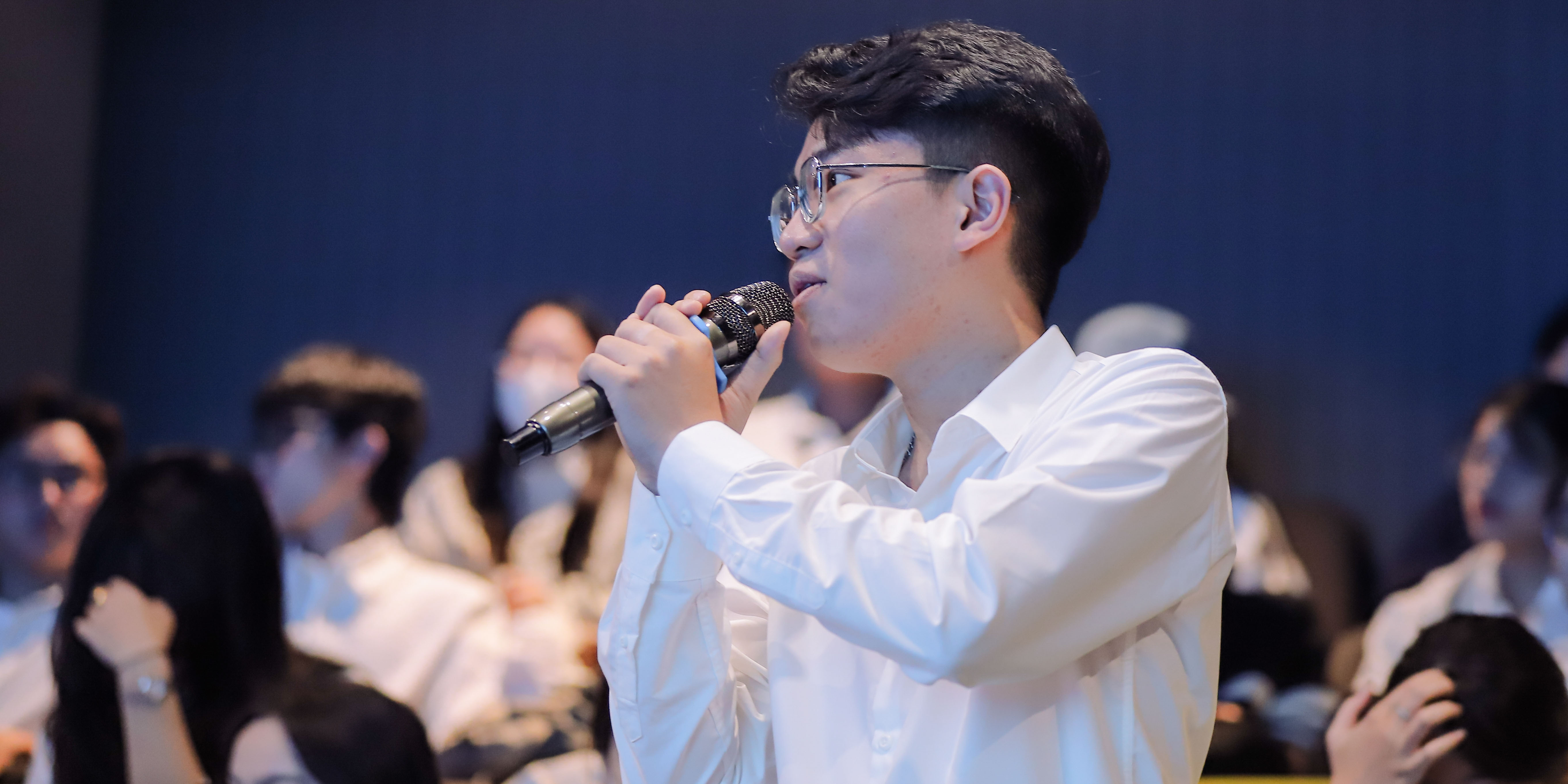 vlu-chuong-trinh-huong-nghiep-cho-sinh-vien-khoa-luat-dinh-vi-ban-than-trong-thi-truong-lao-dong-b.jpg