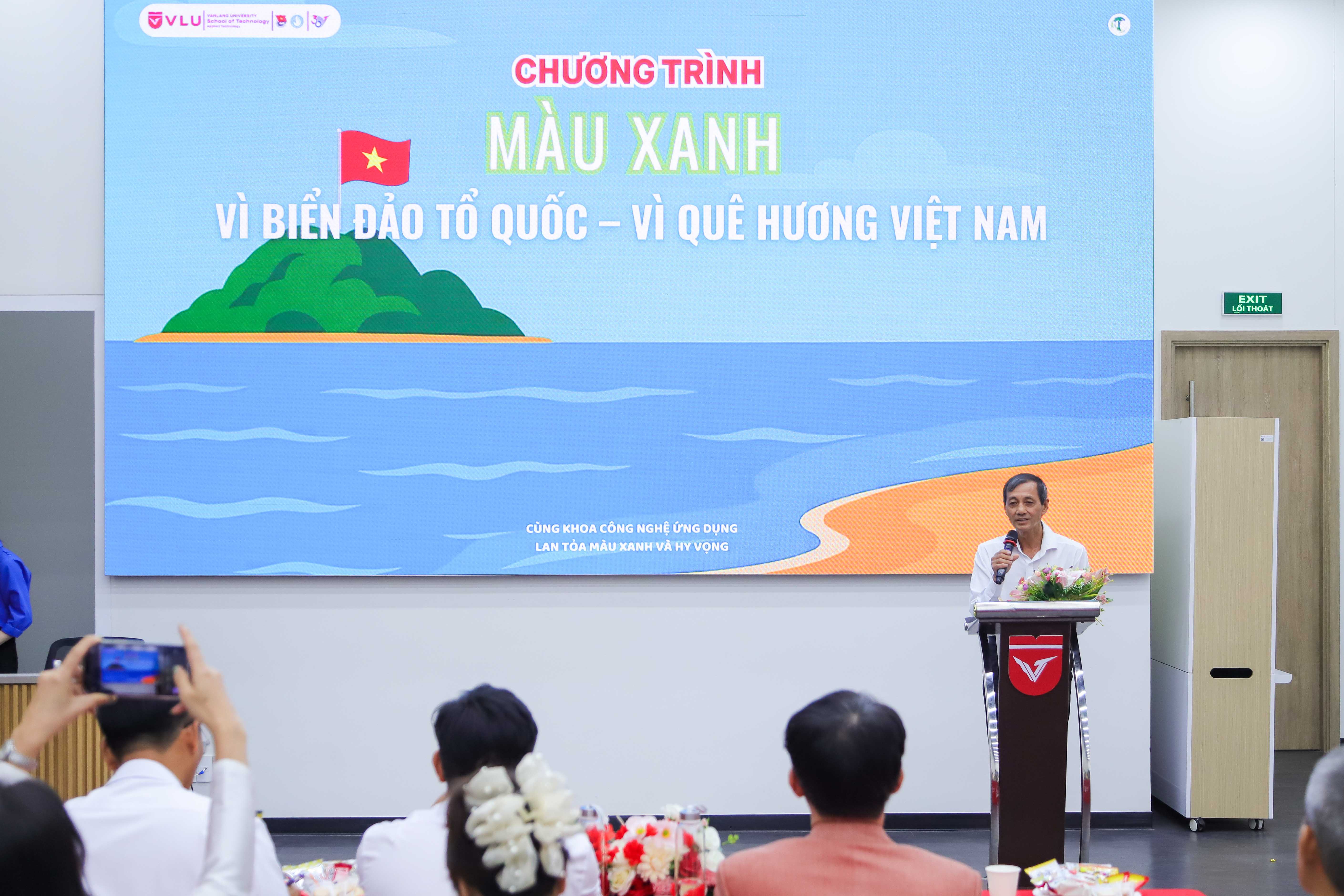vlu-chuong-trinh-mau-xanh-vi-bien-dao-to-quoc-vi-que-huong-viet-nam-c.jpg