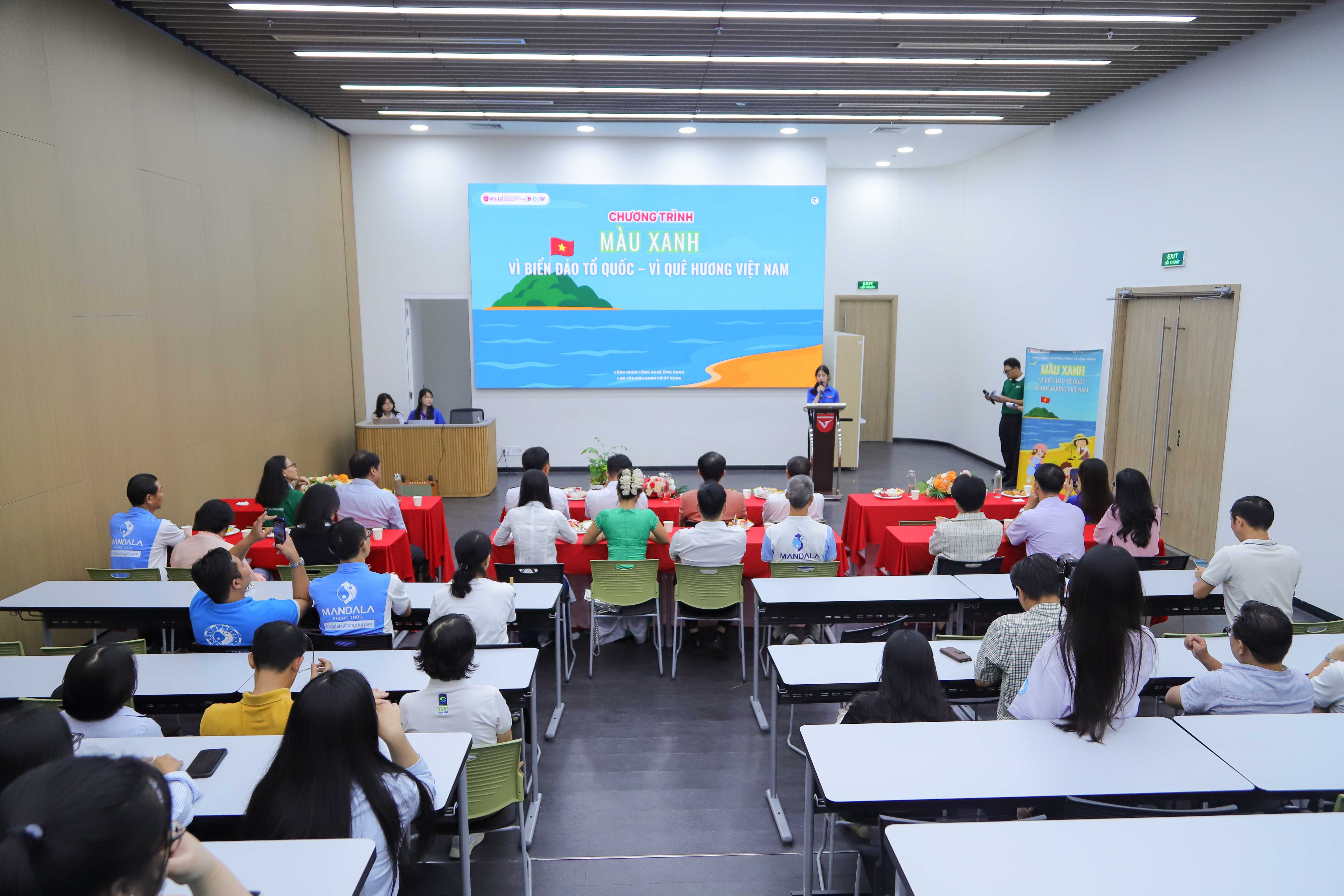 vlu-chuong-trinh-mau-xanh-vi-bien-dao-to-quoc-vi-que-huong-viet-nam-e.jpg