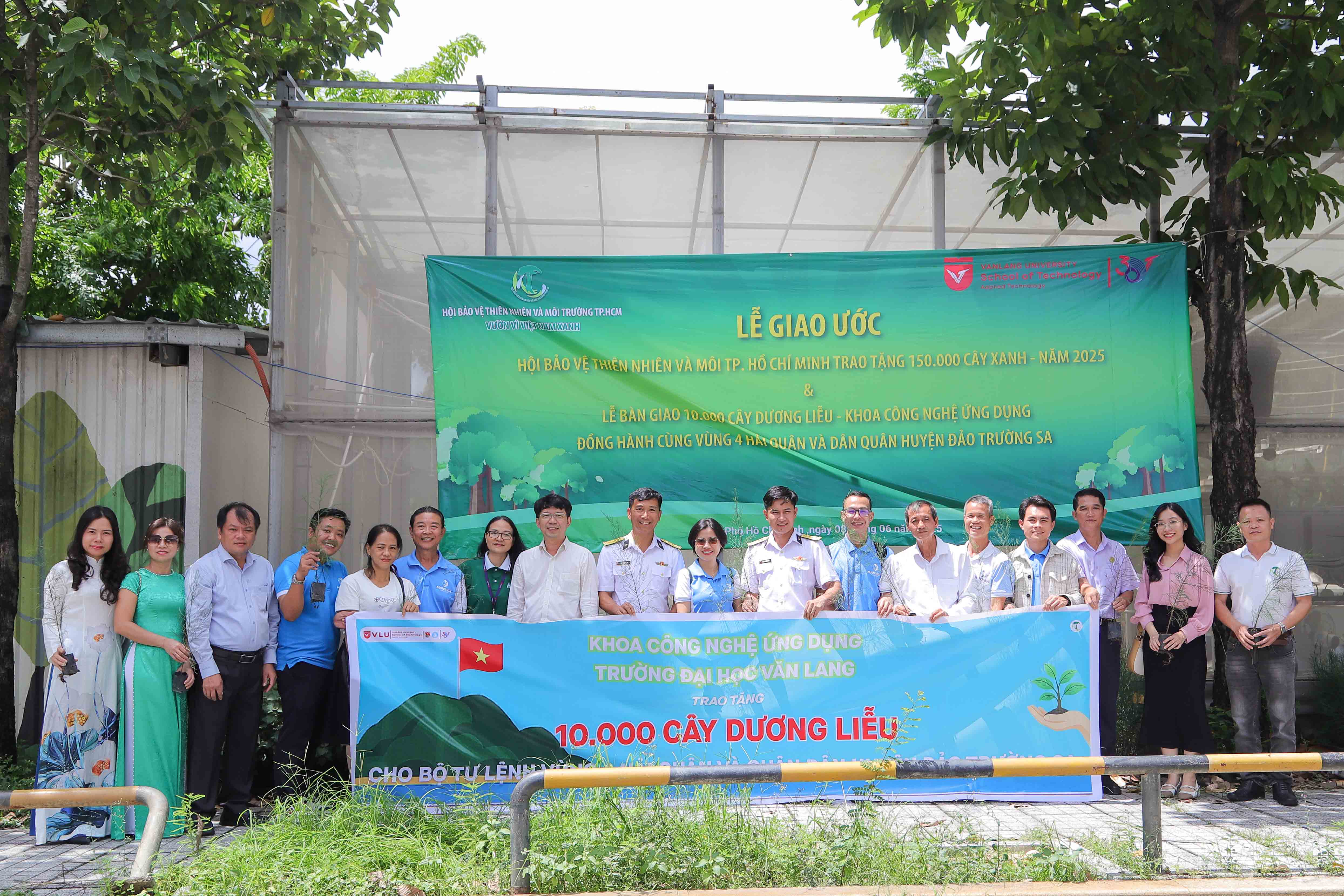 vlu-chuong-trinh-mau-xanh-vi-bien-dao-to-quoc-vi-que-huong-viet-nam-h.jpg