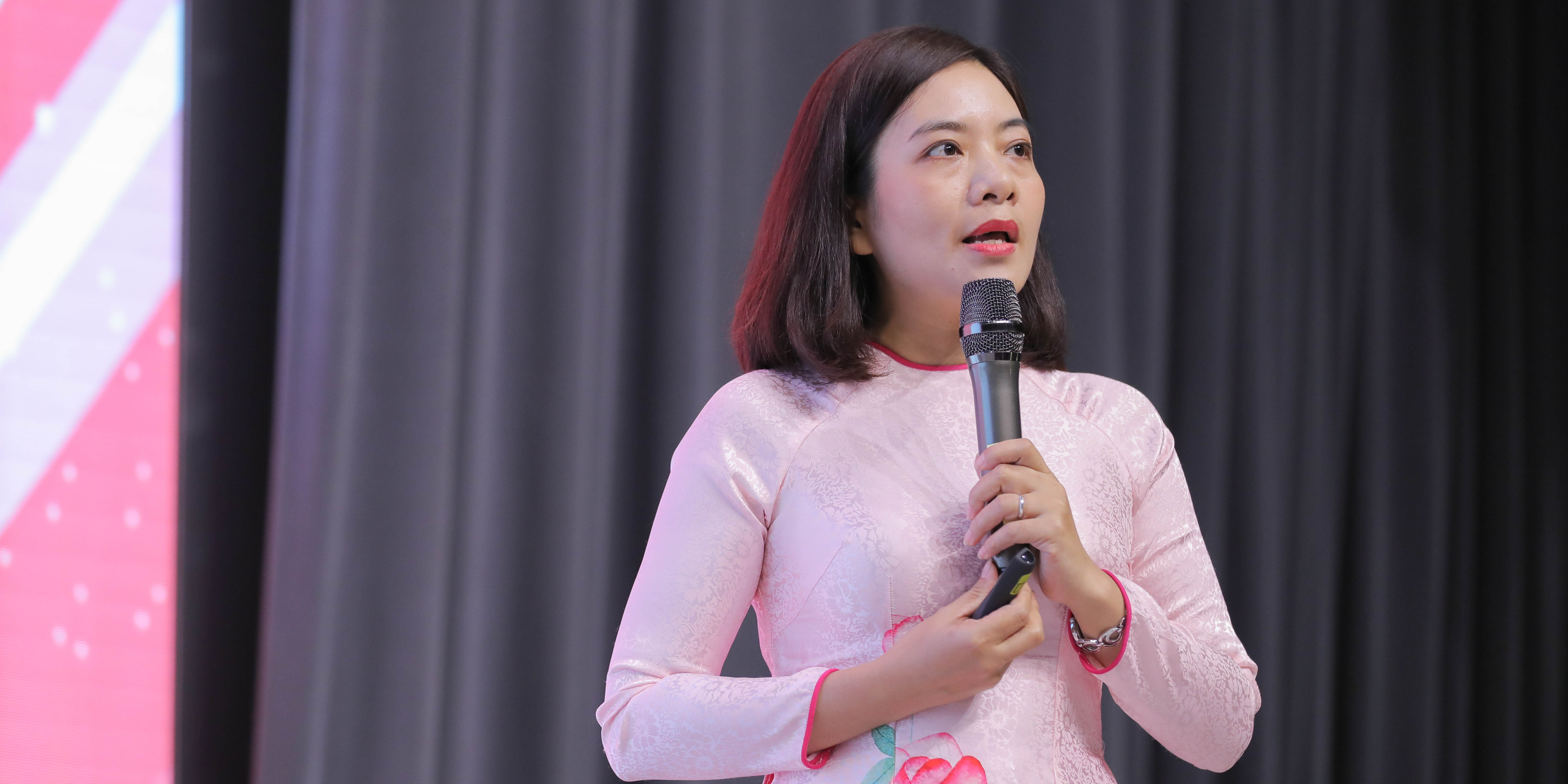 vlu-chuong-trinh-orientation-day-chao-don-k30-khoa-luat-truong-dai-hoc-van-lang-b.jpg