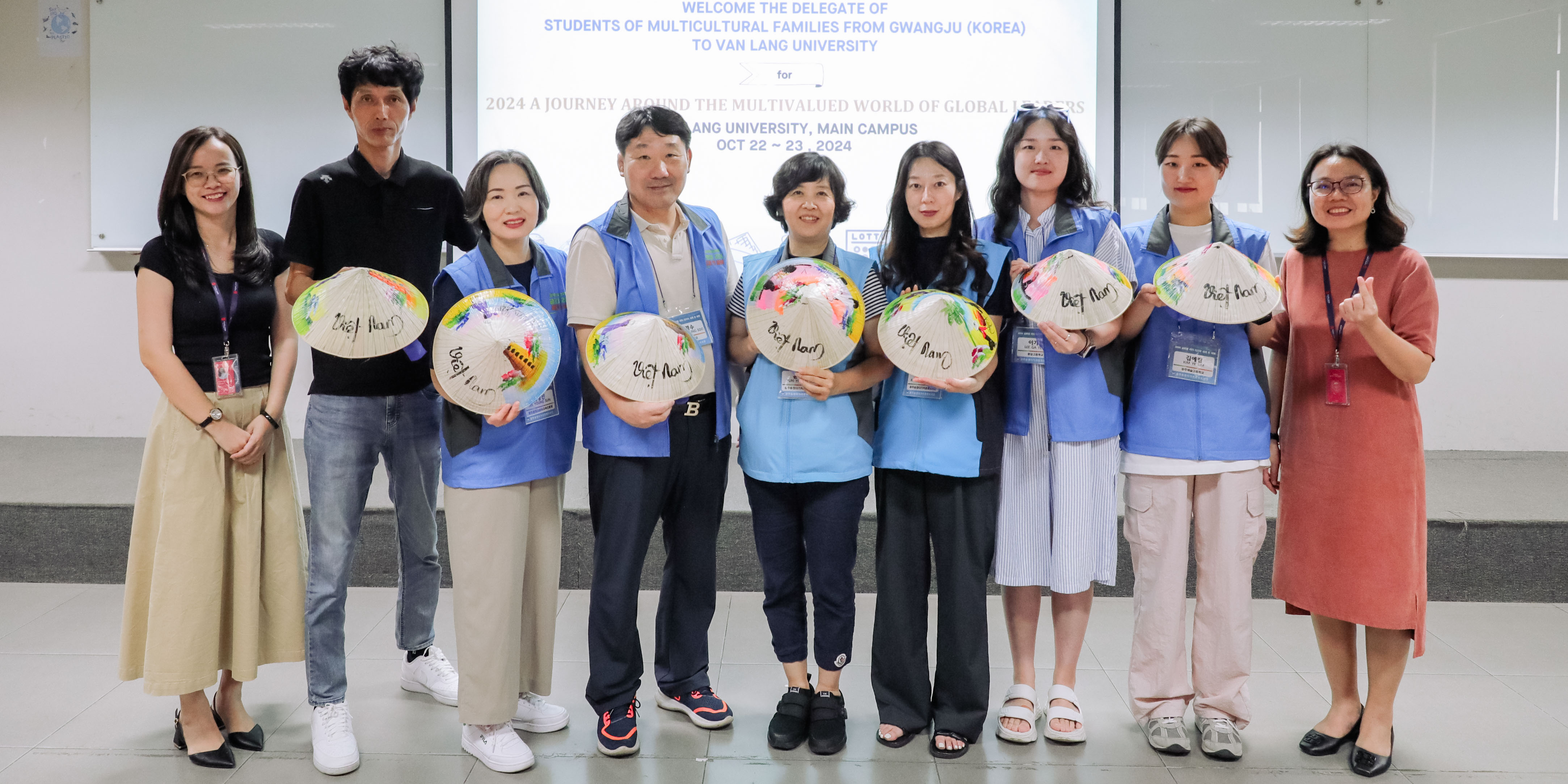 vlu-chuong-trinh-vong-quanh-the-gioi-da-sac-mau-cua-nha-lanh-dao-toan-cau-2024-ket-noi-van-hoa-viẹt-han-f.jpg