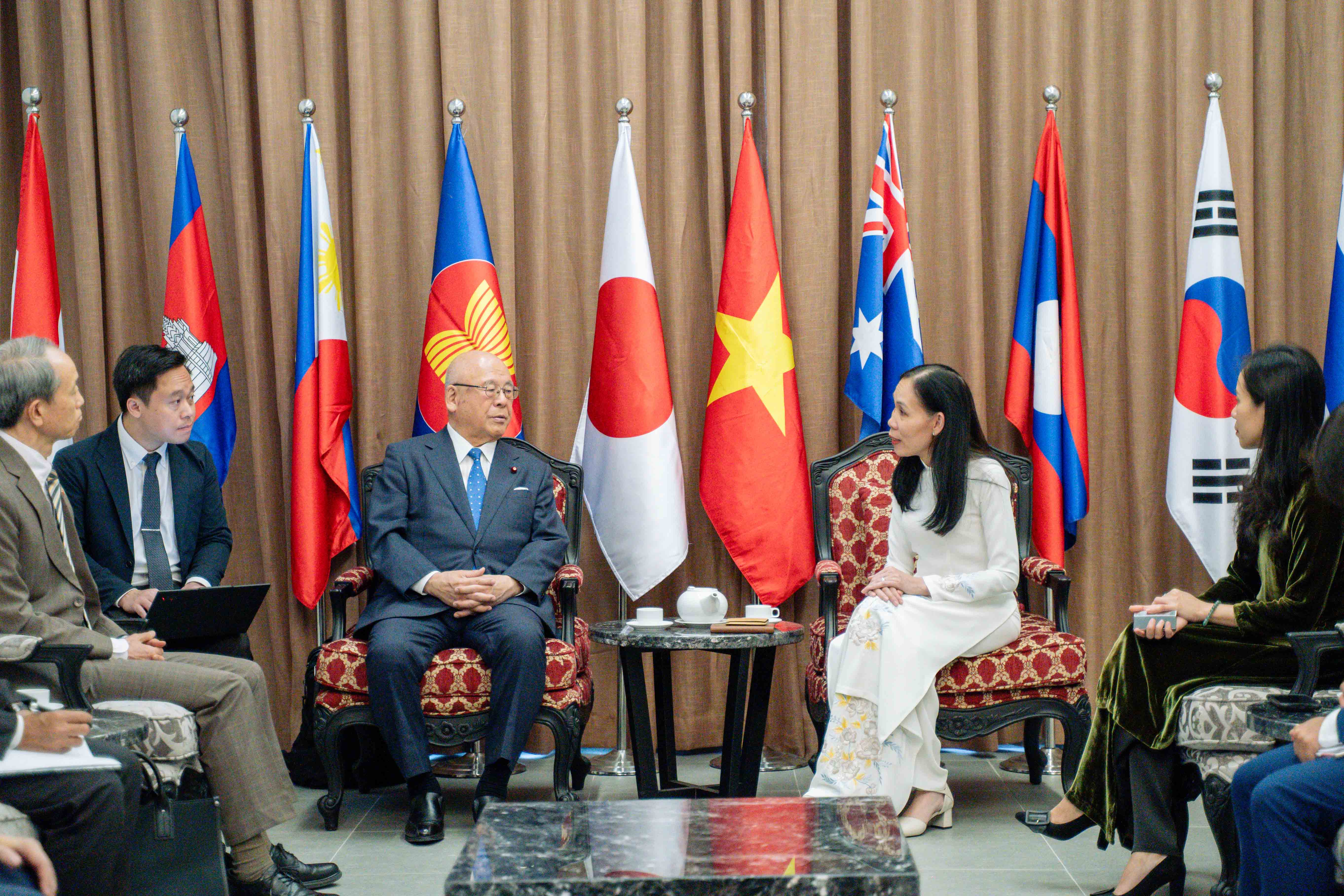 vlu-co-van-dac-biet-lien-minh-nghi-si-huu-nghi-nhat-viet-d.jpg