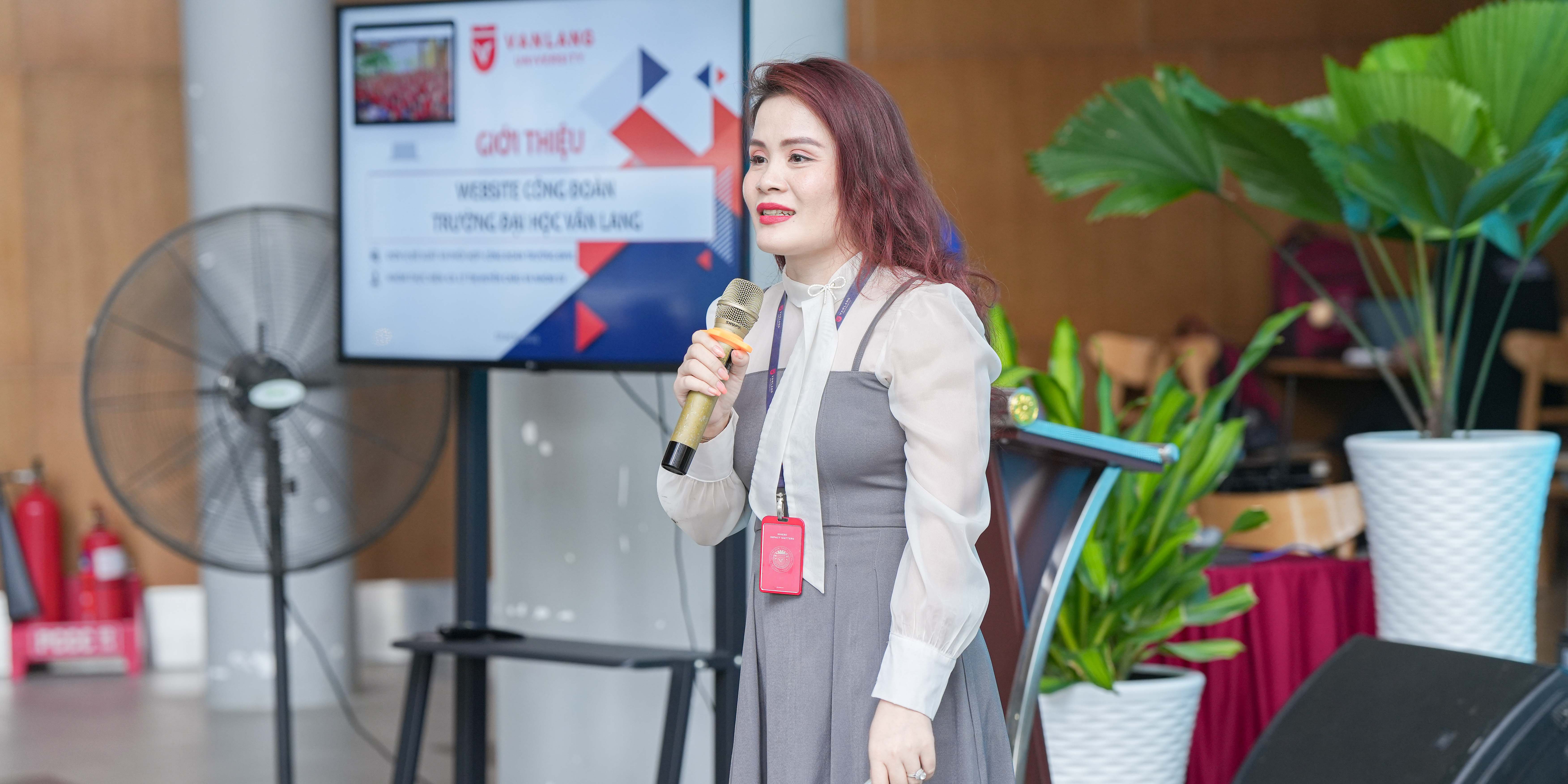 vlu-cong-doan-co-so-vlu-ra-mat-cong-thong-tin-dien-tu-b.jpg