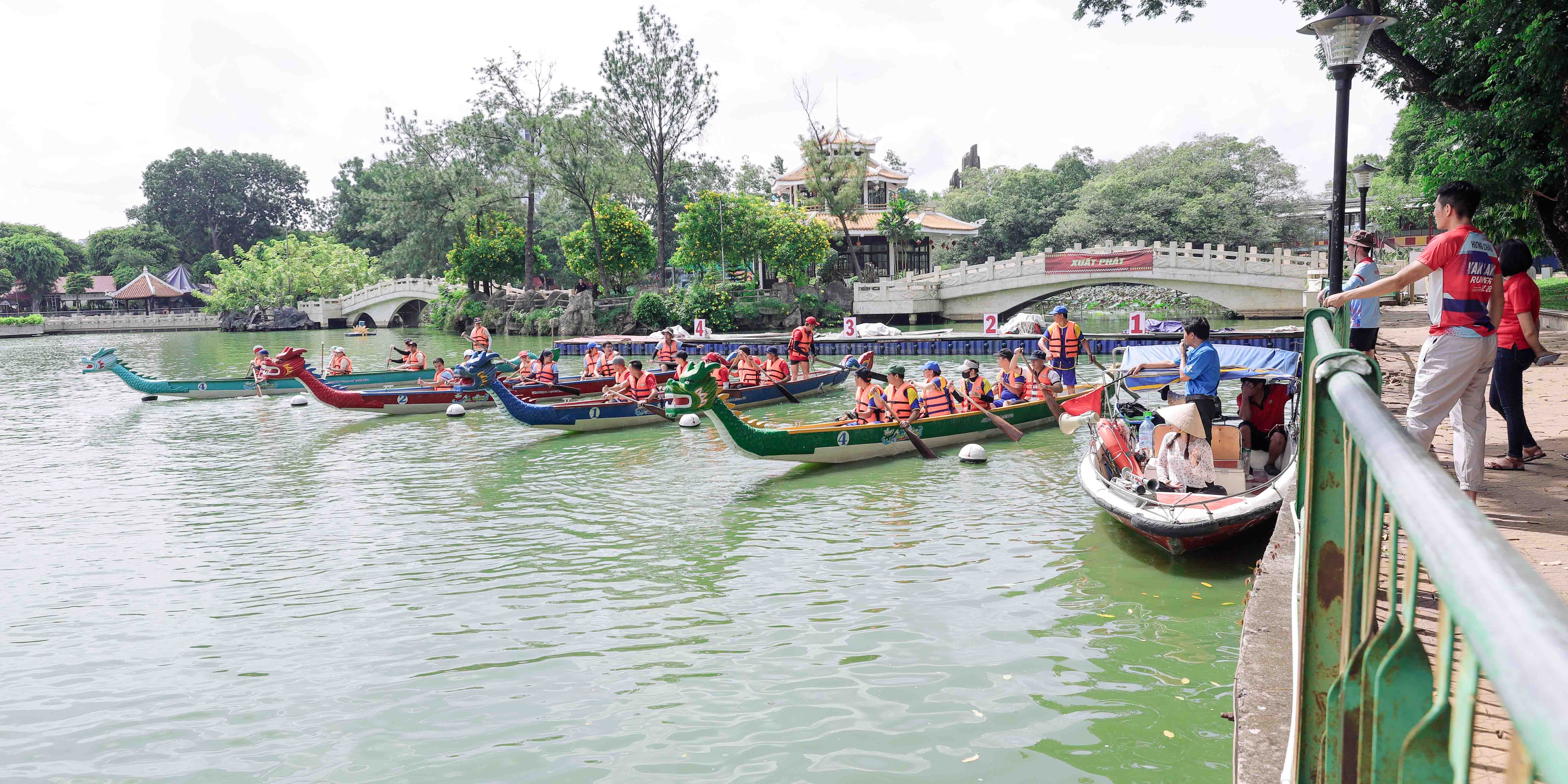 vlu-cong-doan-vien-van-lang-hao-hung-voi-hoi-thi-dua-thuyen-rong-dau-tien-e(1).jpg