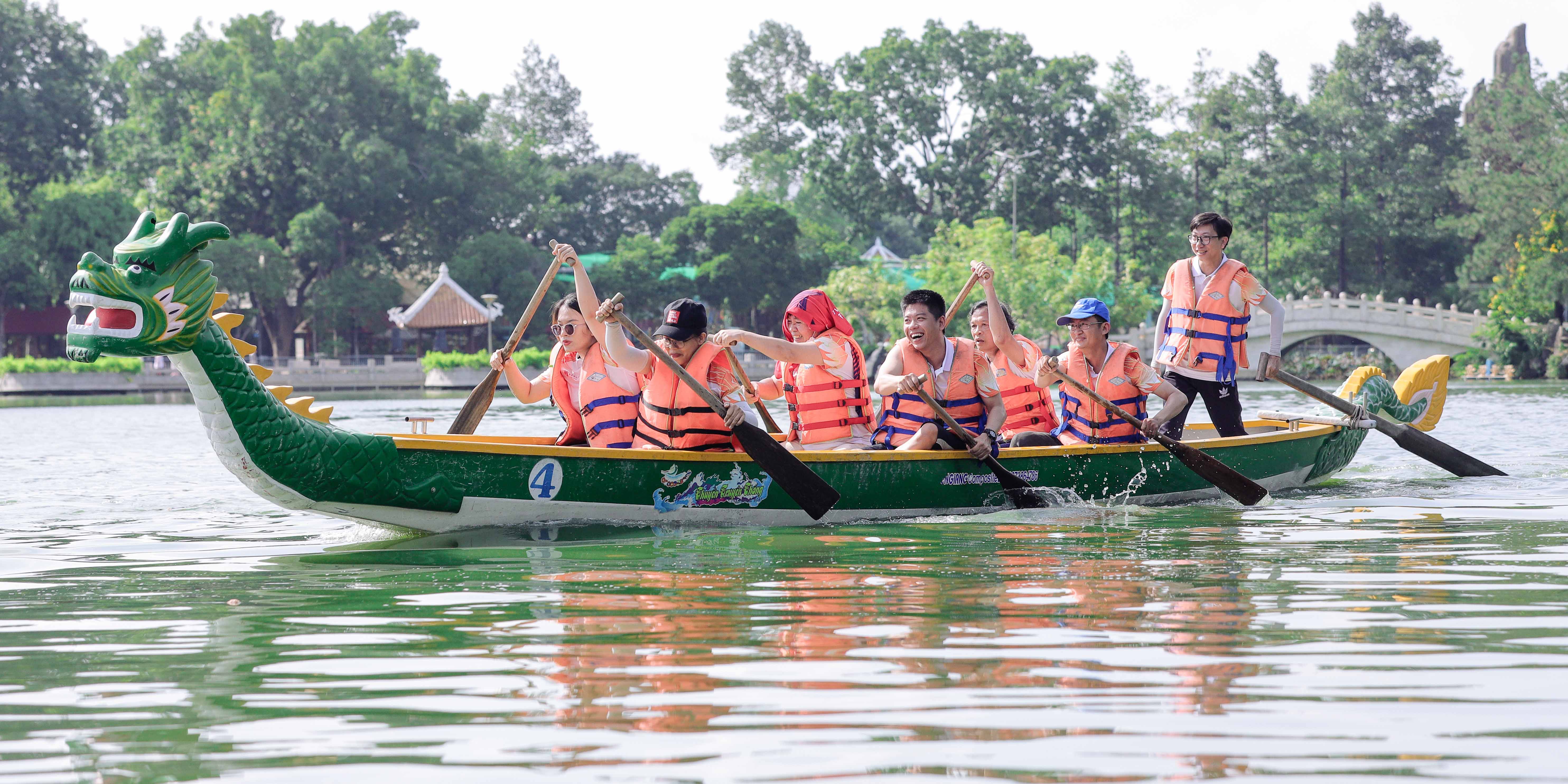 vlu-cong-doan-vien-van-lang-hao-hung-voi-hoi-thi-dua-thuyen-rong-dau-tien-e.jpg