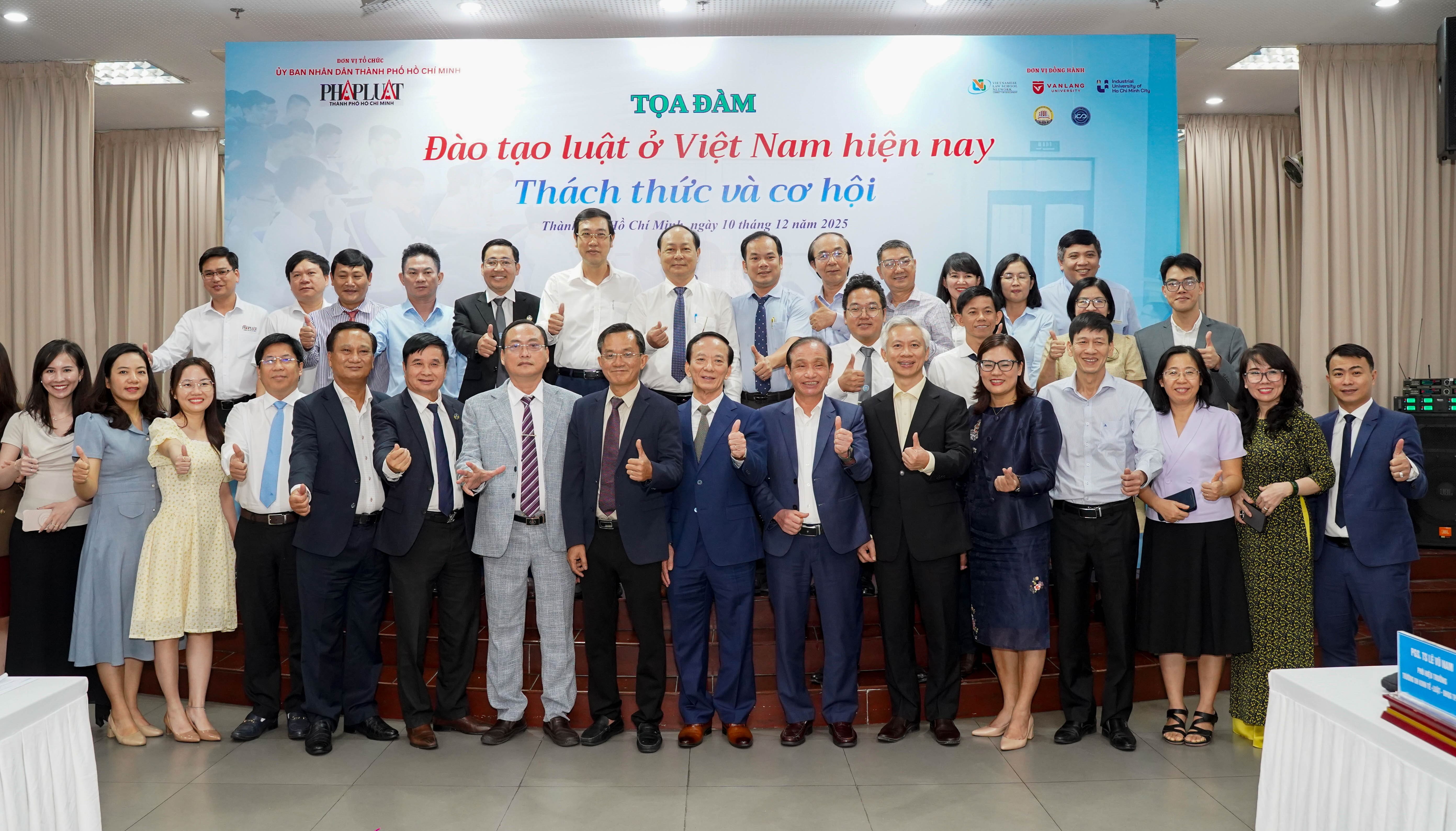 vlu-dao-tao-nganh-luat-trong-ky-nguyen-moi-mo-hinh-dai-hoc-da-nganh-la-huong-di-phu-hop-a