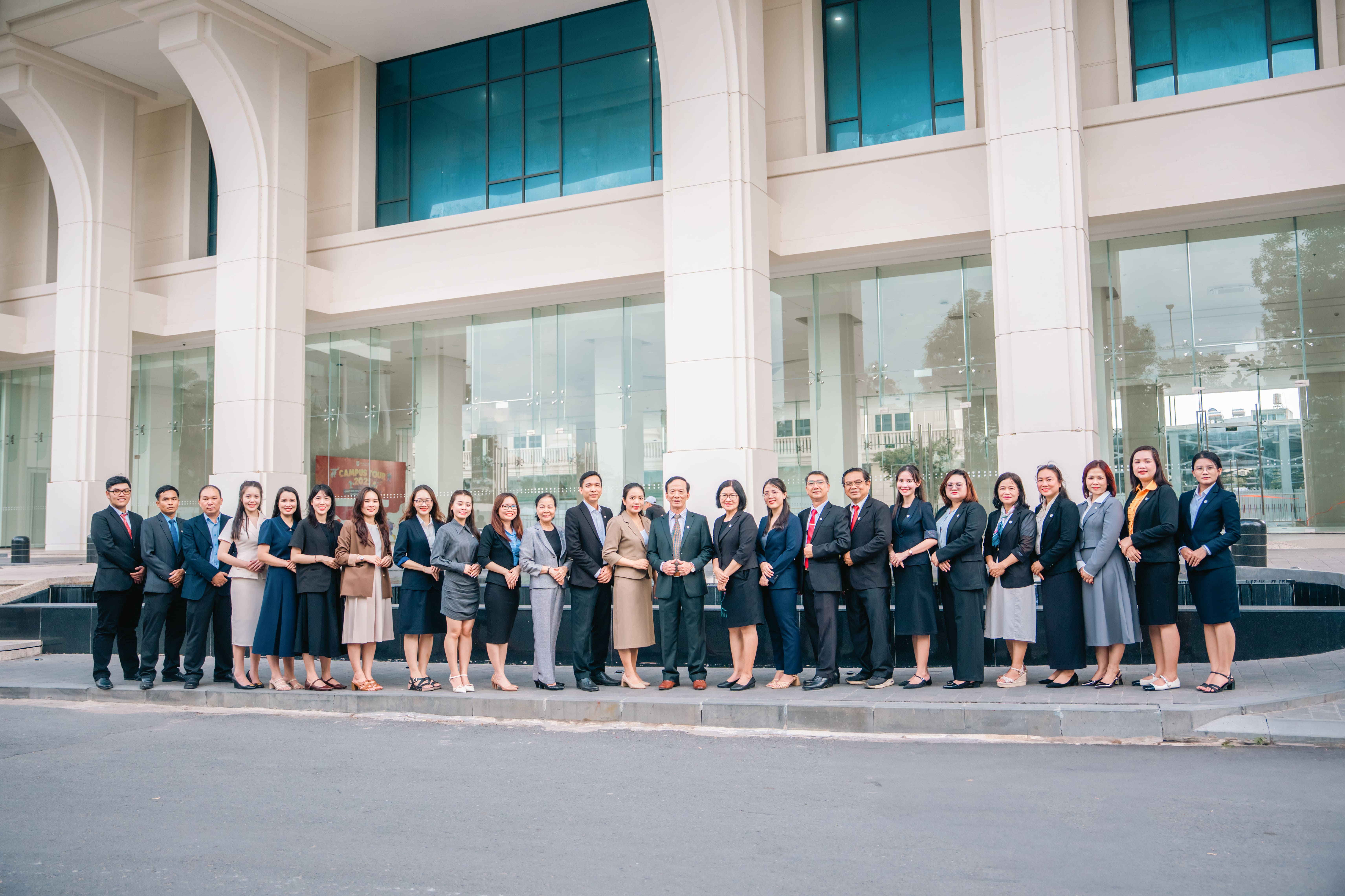 vlu-dao-tao-nganh-luat-trong-ky-nguyen-moi-mo-hinh-dai-hoc-da-nganh-la-huong-di-phu-hop-d