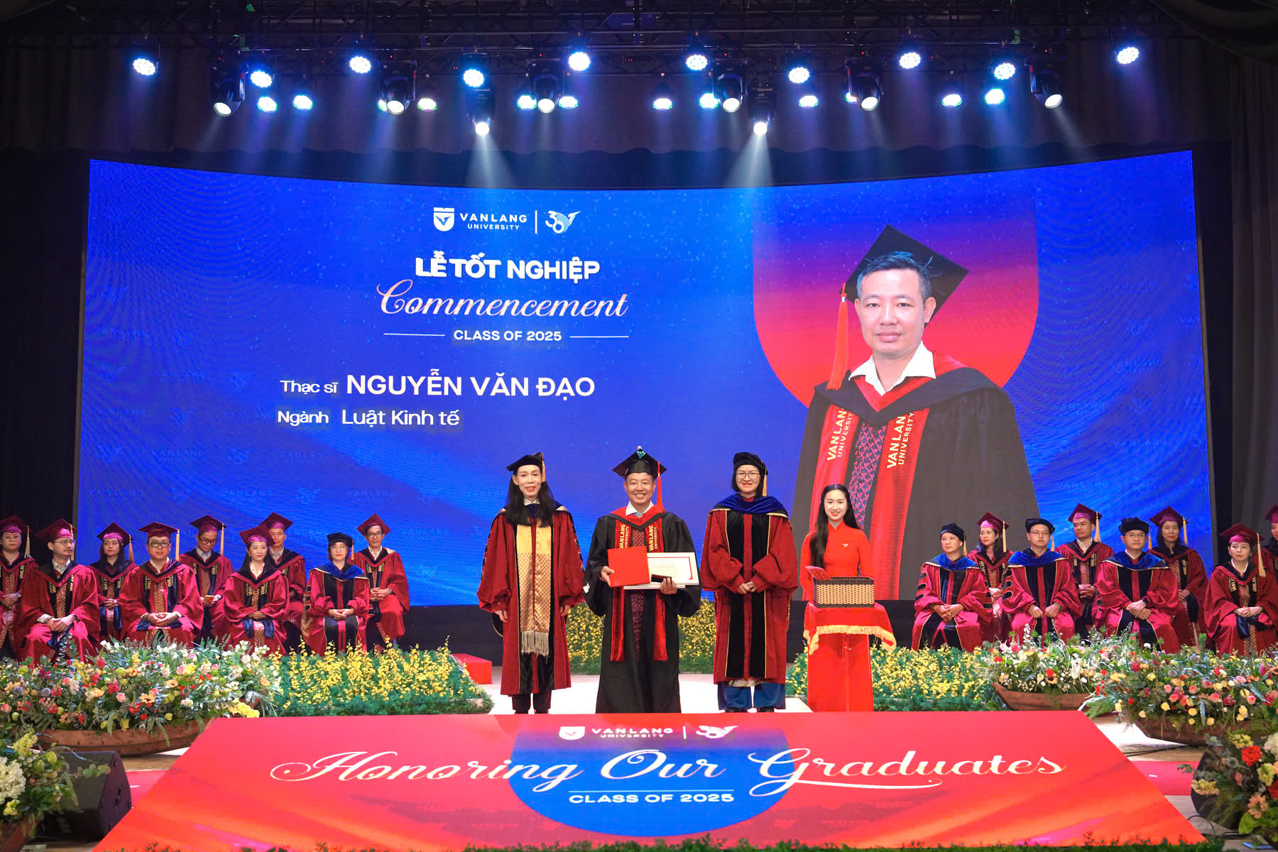 vlu-dau-an-tren-chang-hanh-trinh-hoc-tap-tai-khoa-luat-truong-dai-hoc-van-lang-c.jpg