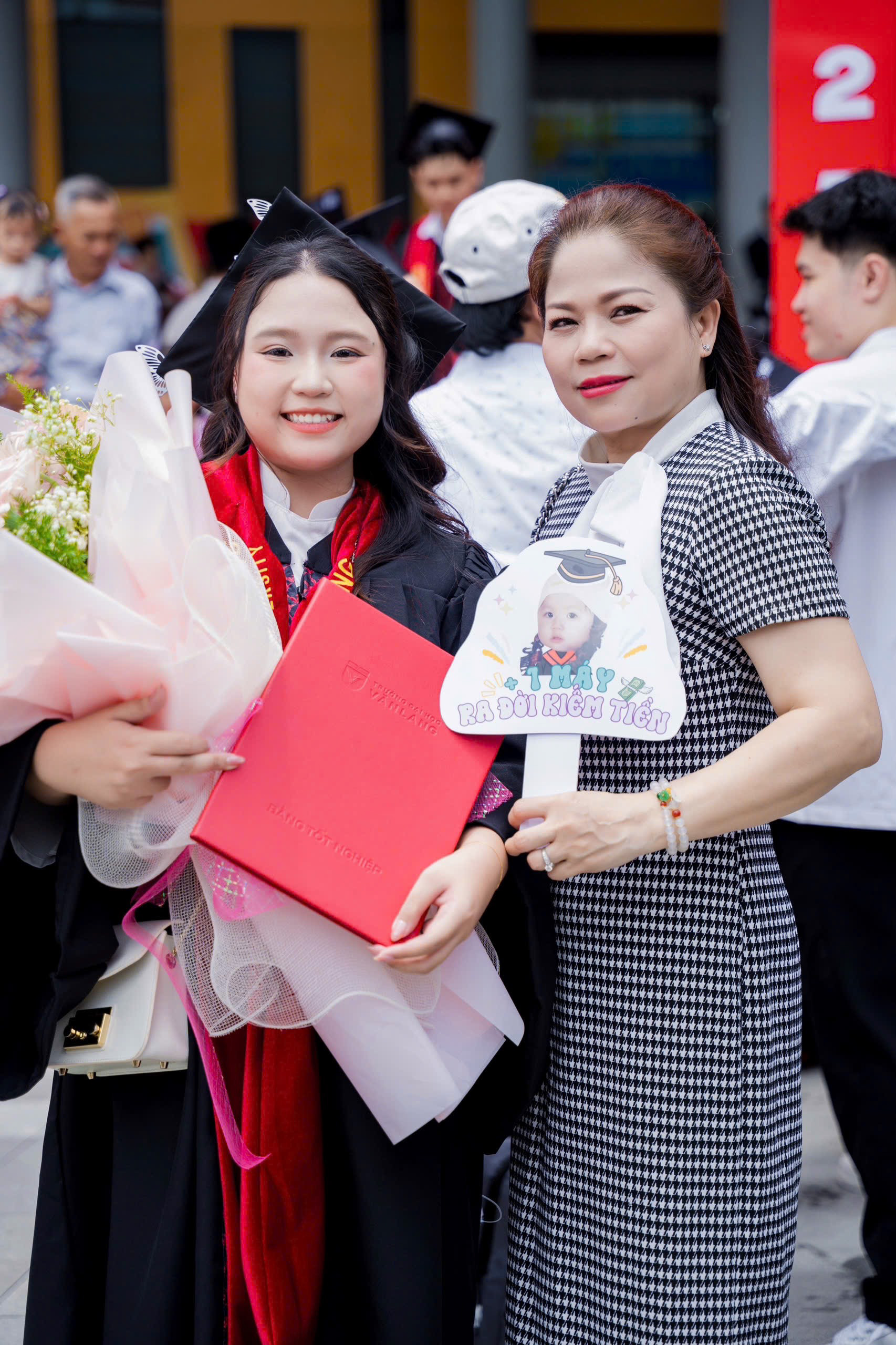 vlu-dau-an-tren-chang-hanh-trinh-hoc-tap-tai-khoa-luat-truong-dai-hoc-van-lang-d.jpg
