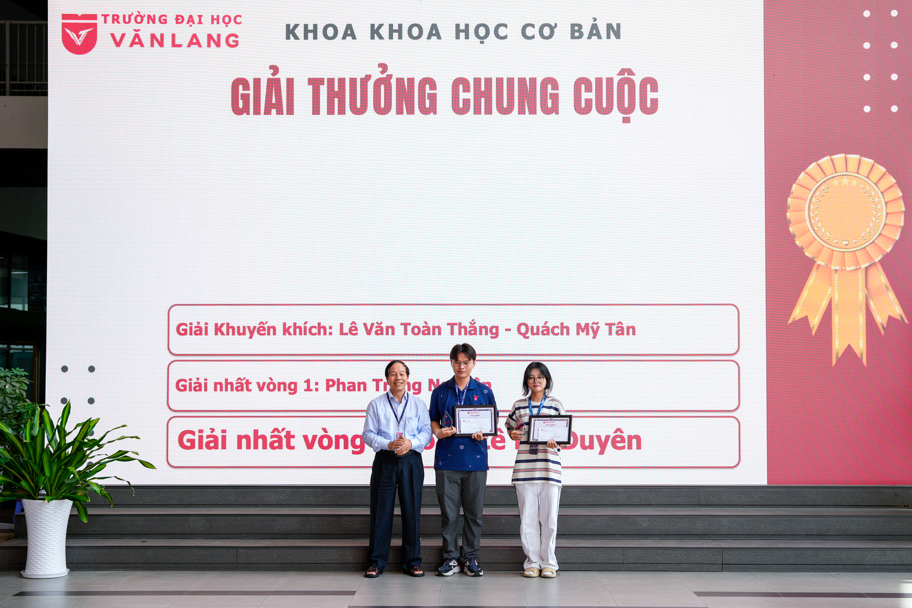 vlu-dau-truong-tri-thuc-bung-no-sinh-vien-van-lang-chinh-phuc-cuoc-thi-tim-hieu-cac-mon-khoa-hoc-dai-cuong-h.jpg
